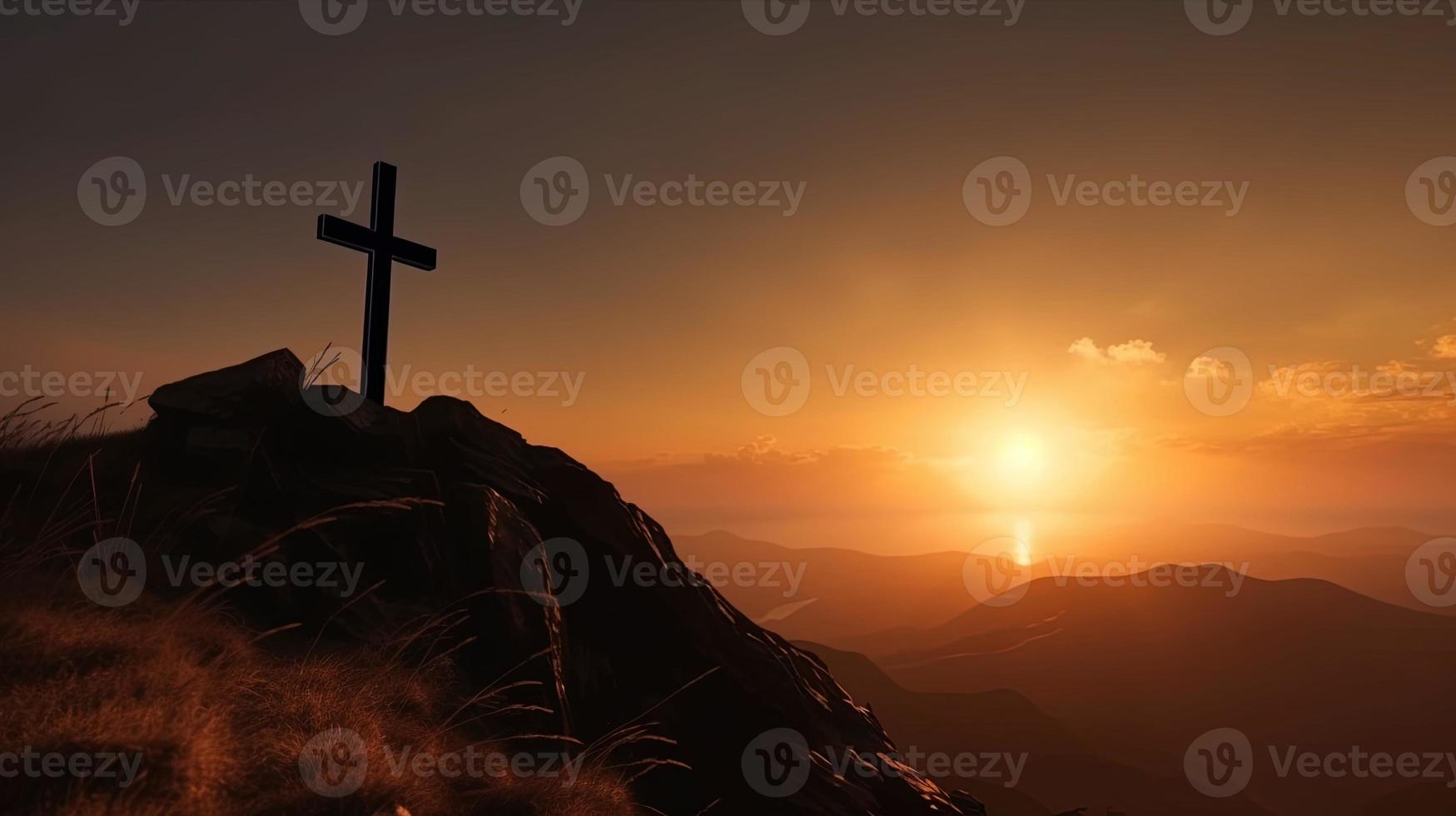 montagna maestà artistico silhouette di crocifisso attraversare contro tramonto cielo foto