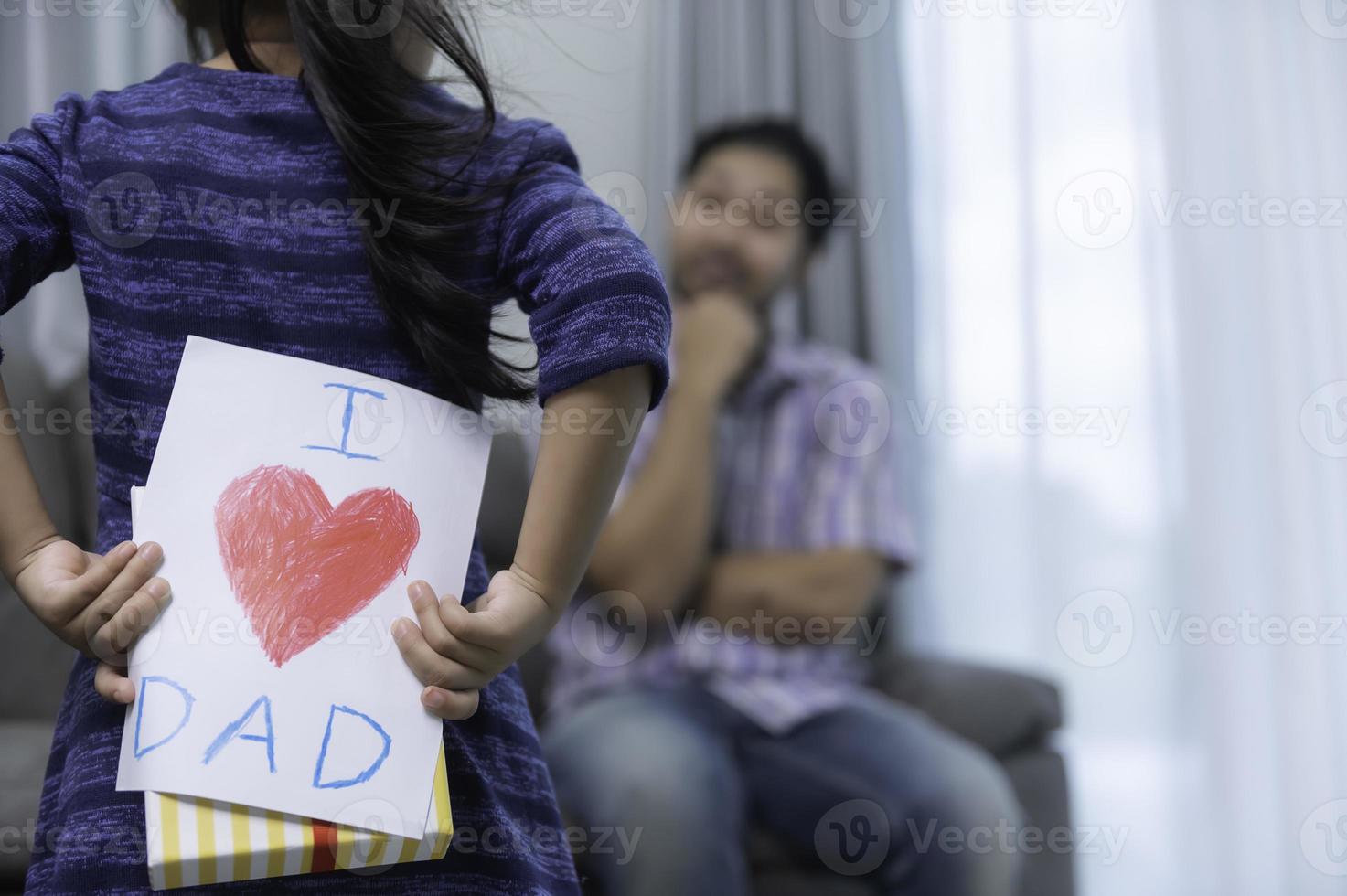 padre giorno concetto, asiatico giovane bello padre e figlia restare a casa insieme foto