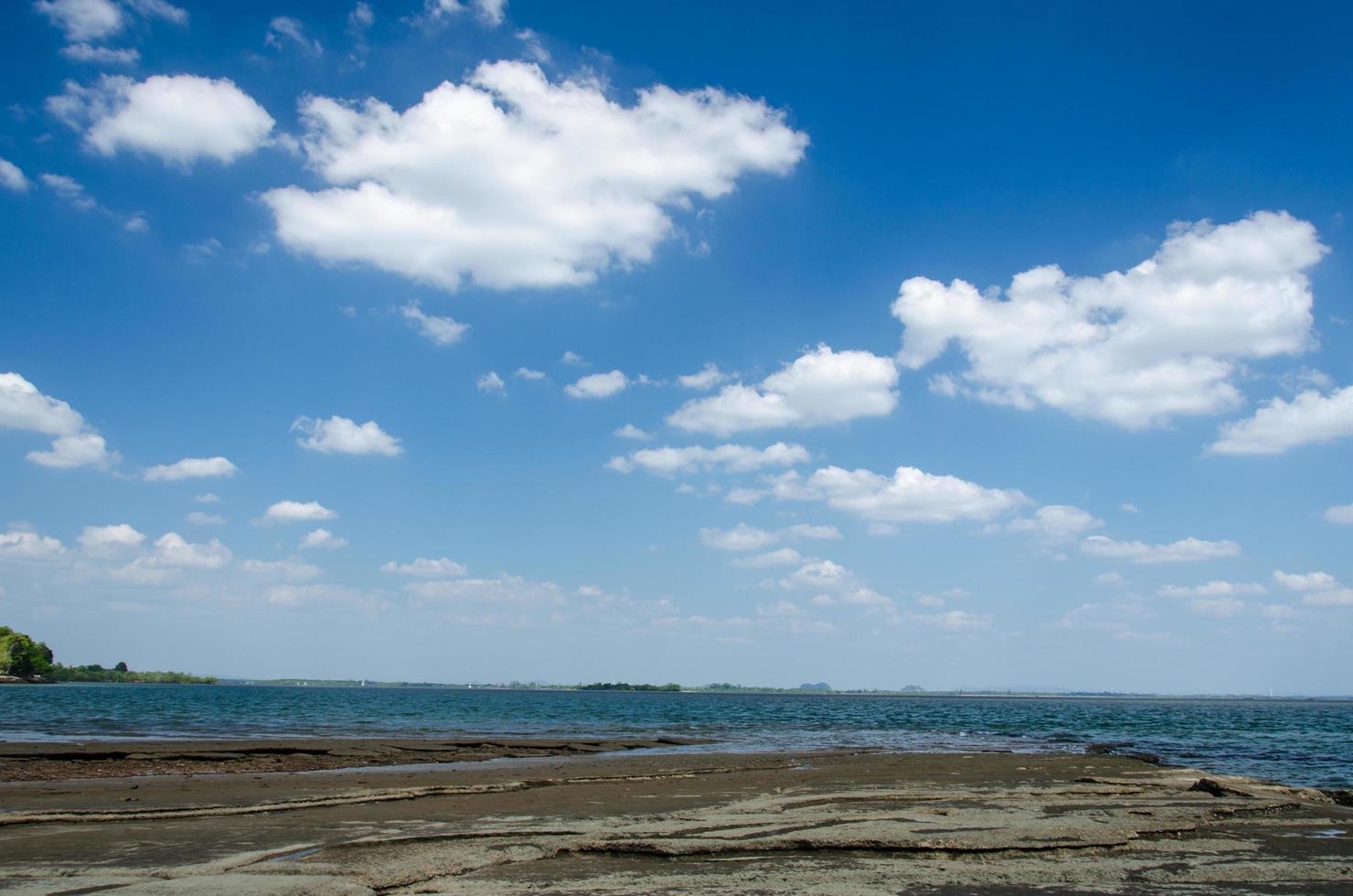 nuvole sul mare foto