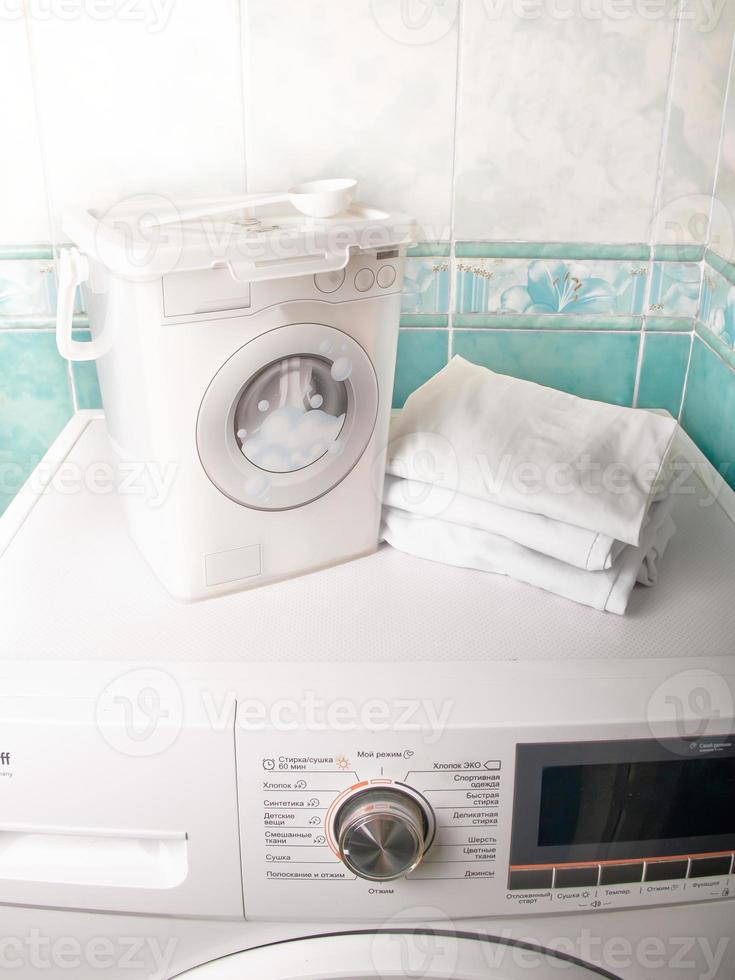 contenitori per memorizzazione lavaggio polvere per diverso tessuti su un' lavaggio macchina foto