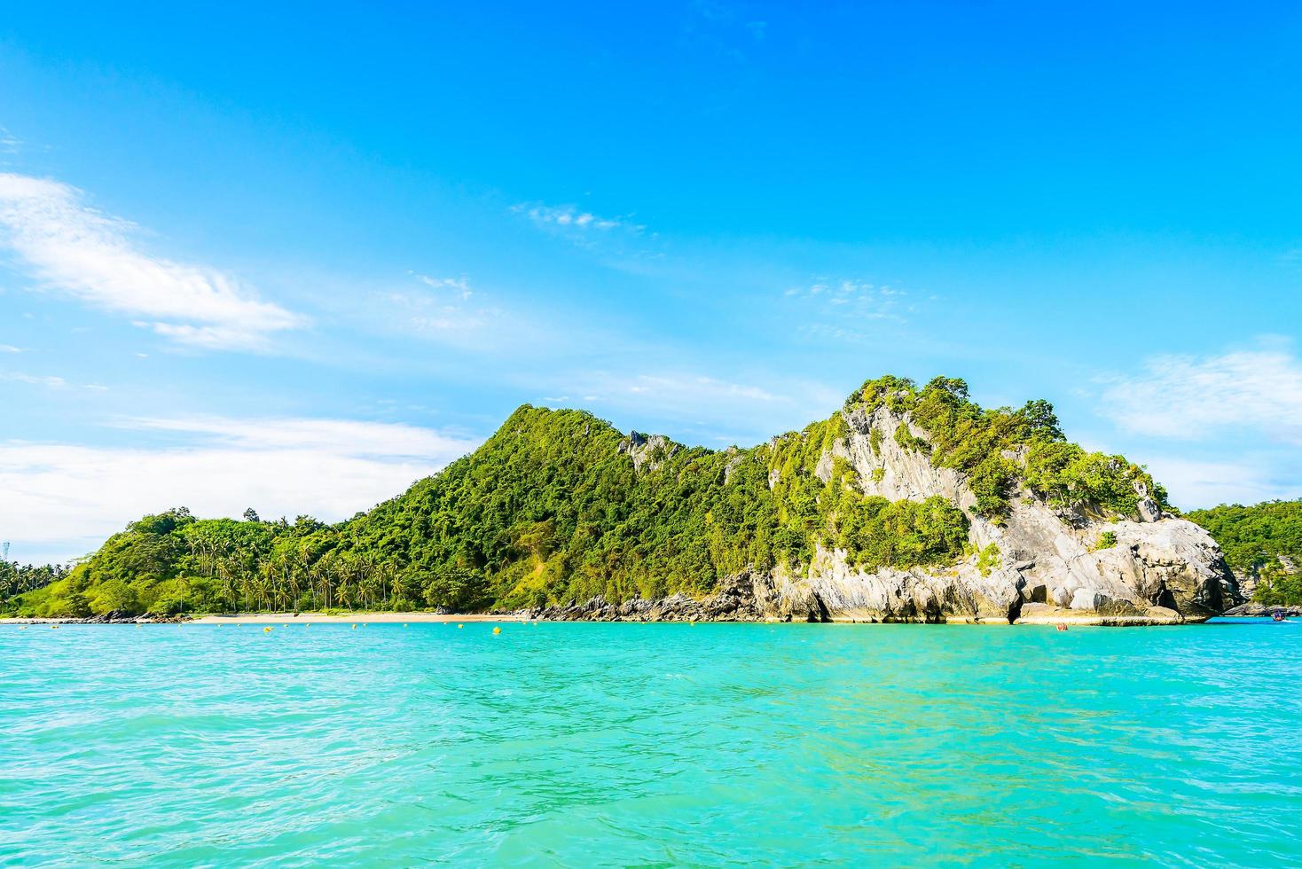 bellissima isola tropicale, spiaggia, mare e oceano foto