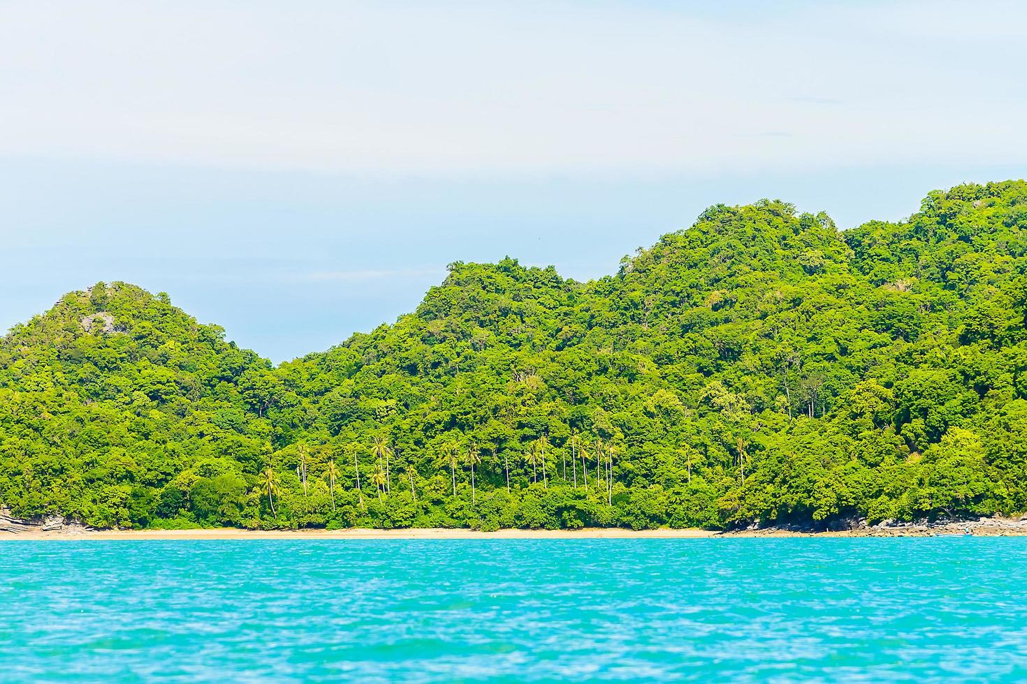 bellissima isola tropicale, spiaggia, mare e oceano foto