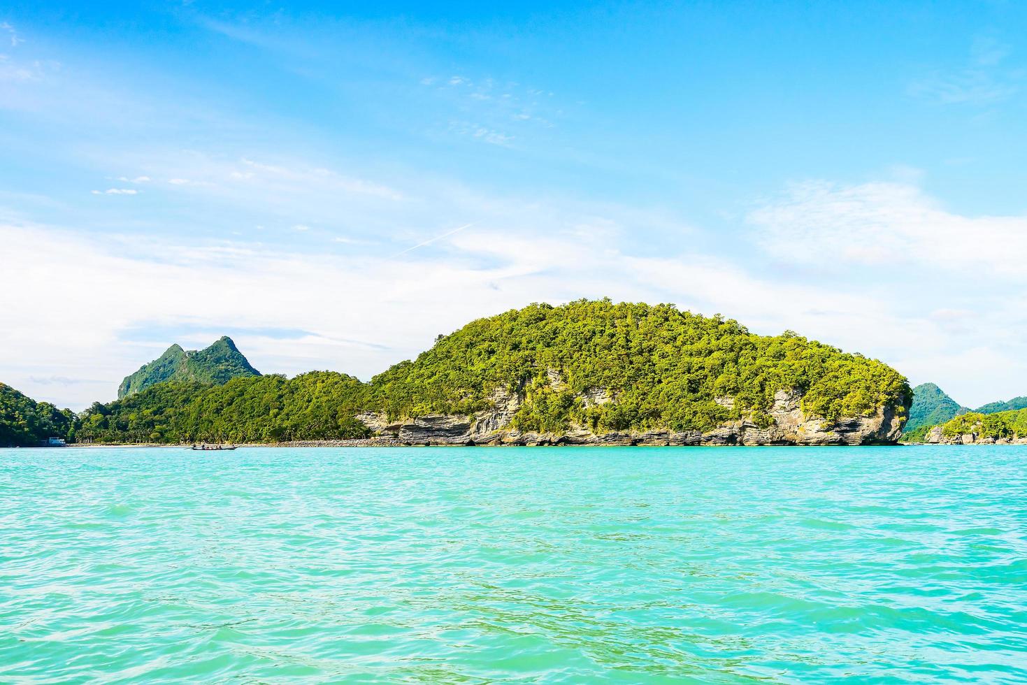 bellissima isola tropicale, spiaggia, mare e oceano foto