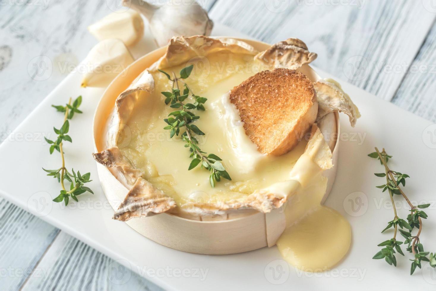 camembert al forno foto