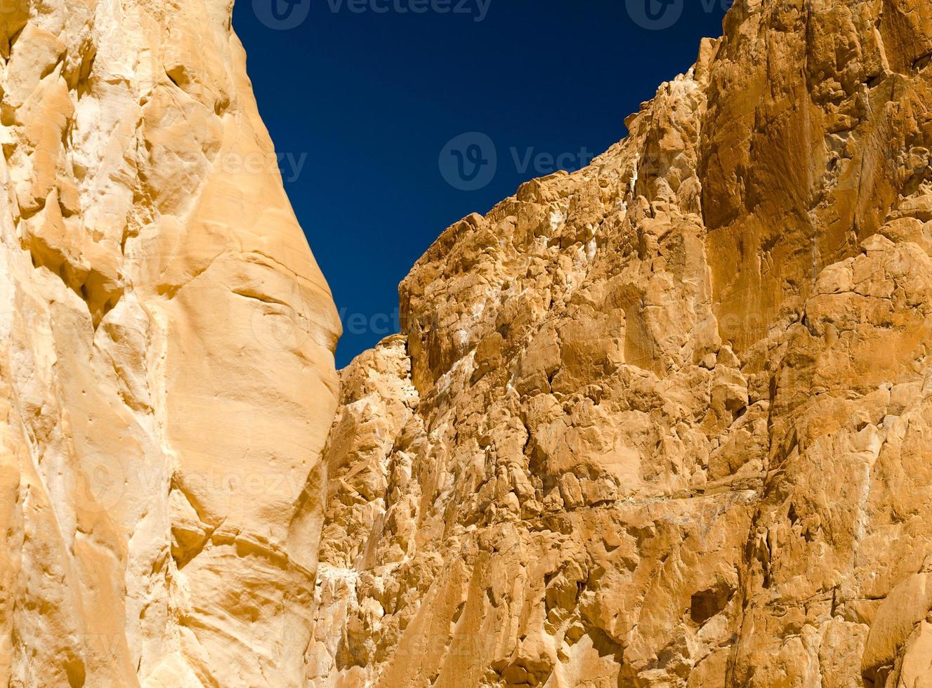 roccia e cielo foto