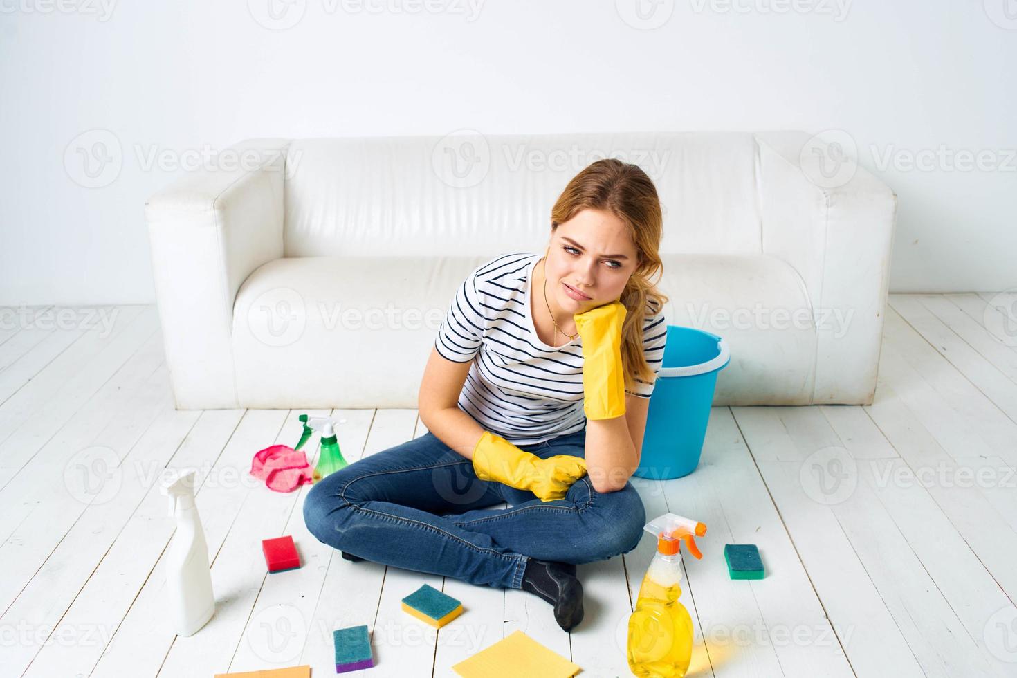 casalinga detergente lavori di casa fatica stile di vita interno igiene foto