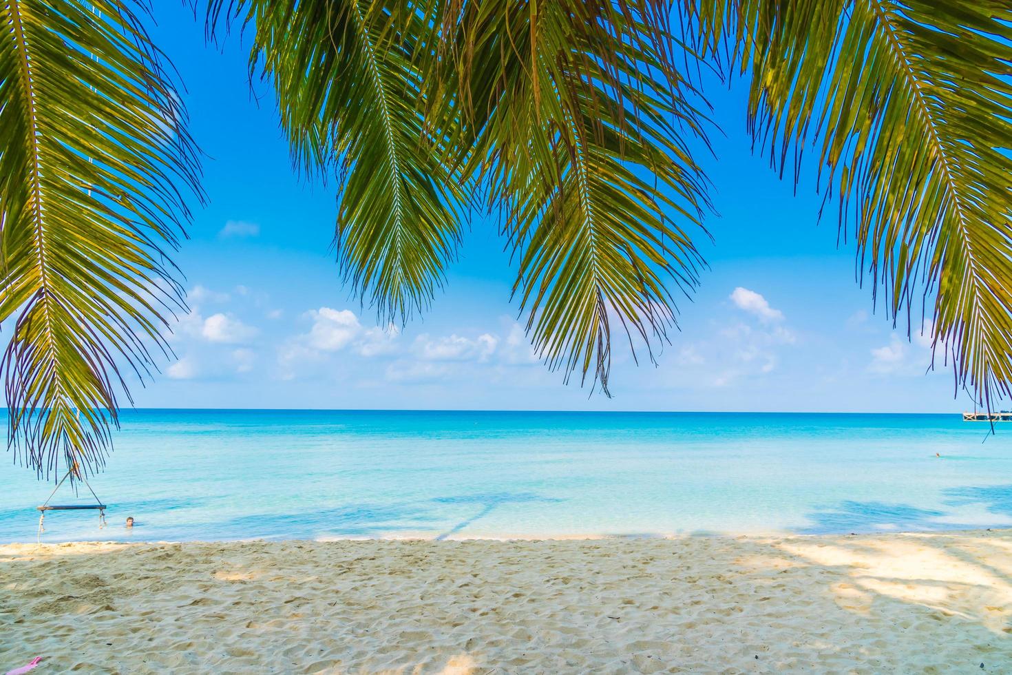 bellissima spiaggia tropicale e mare foto