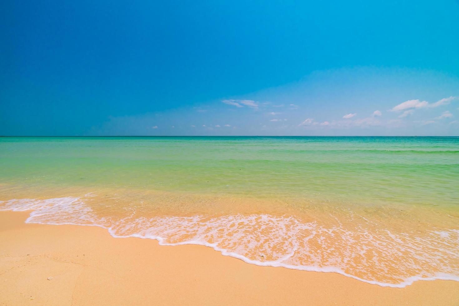 bellissimo paradiso tropicale spiaggia e mare foto