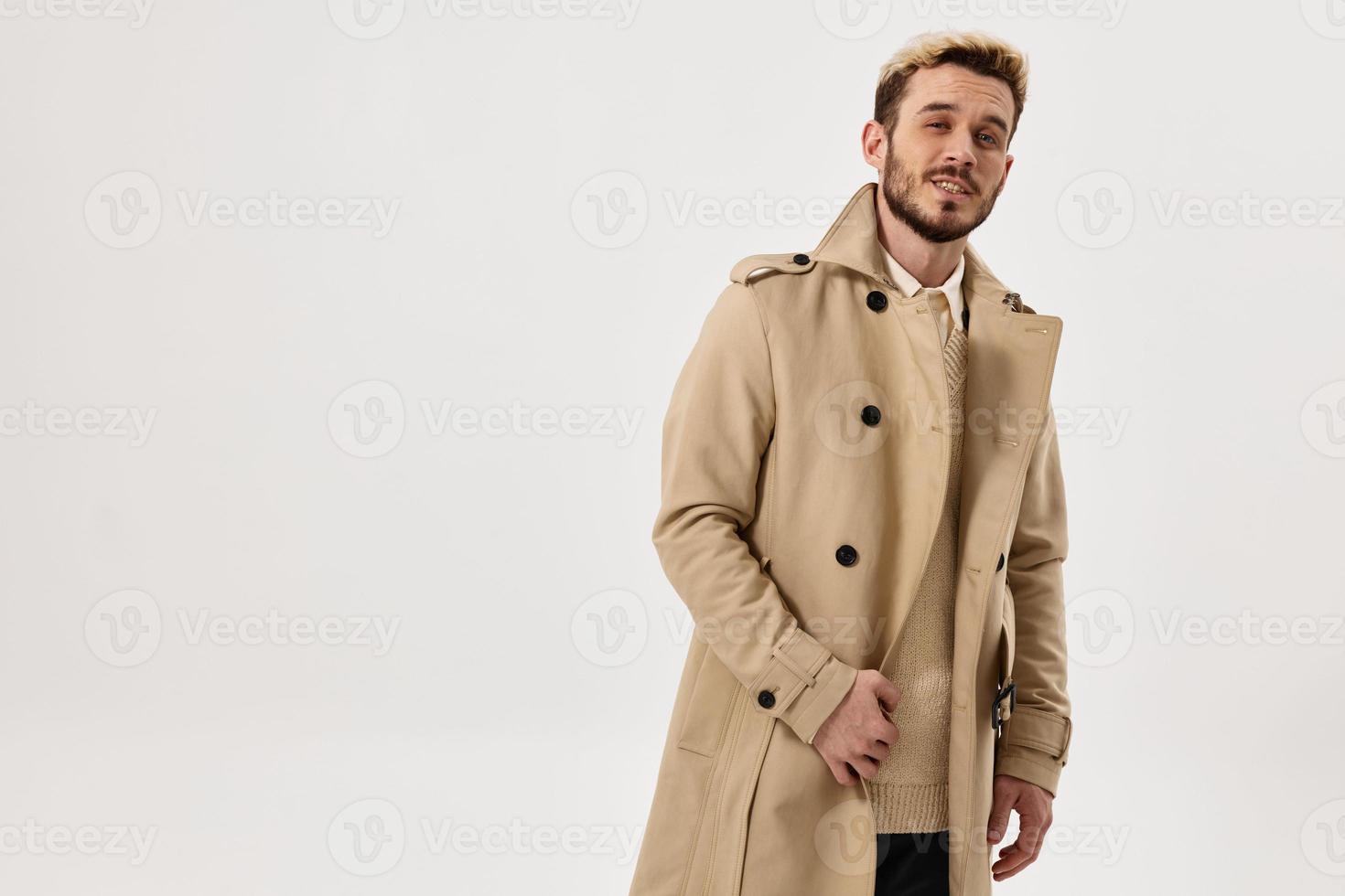 uomo moda acconciatura cappotto autunno stile ritagliata Visualizza studio modello foto