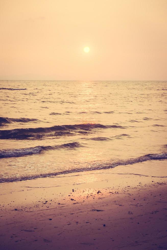 tramonto sulla spiaggia foto