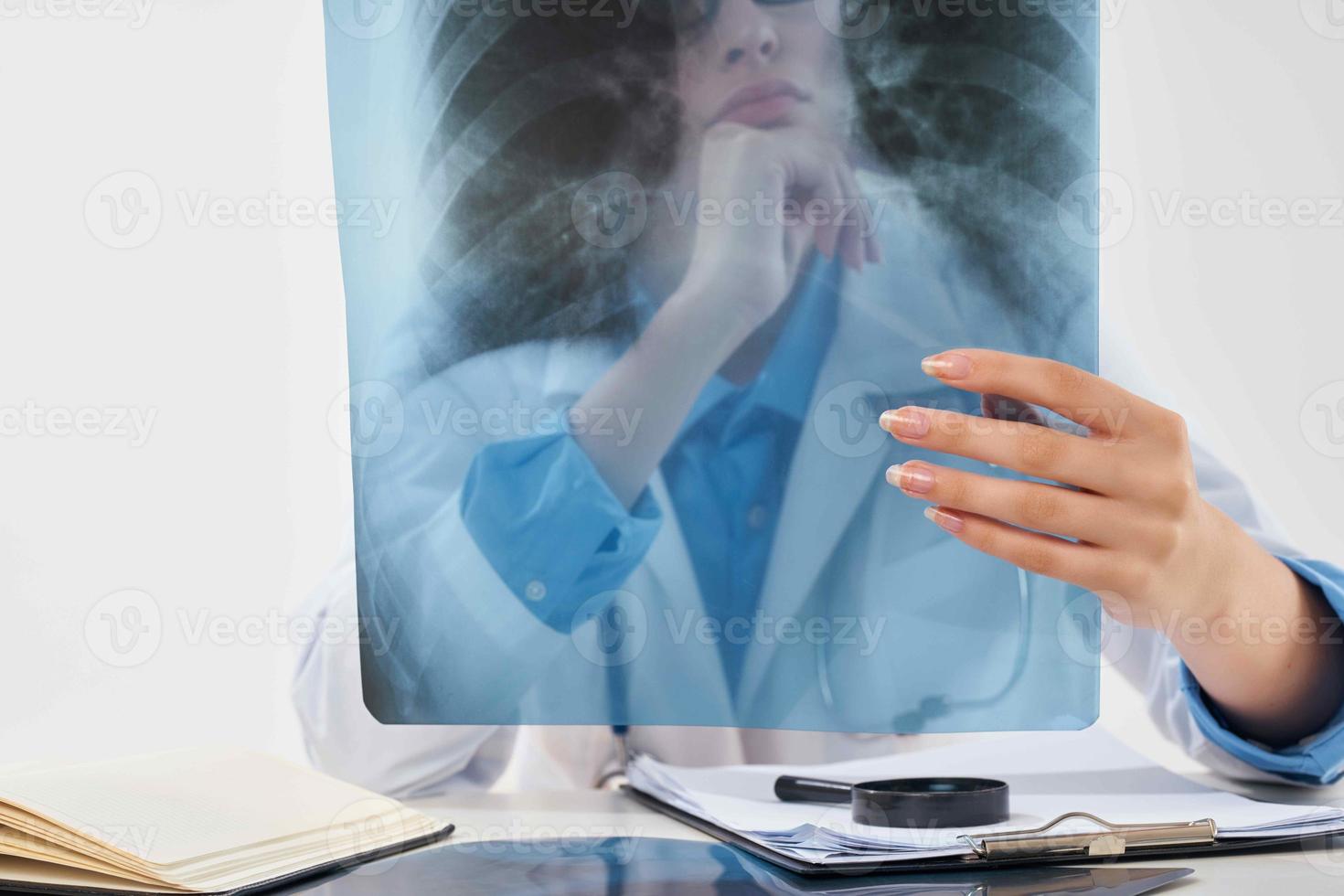 donna medico radiologo professionale raggi X visita medica foto