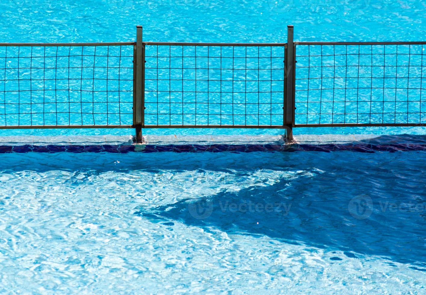 recinzione metallica in una piscina foto