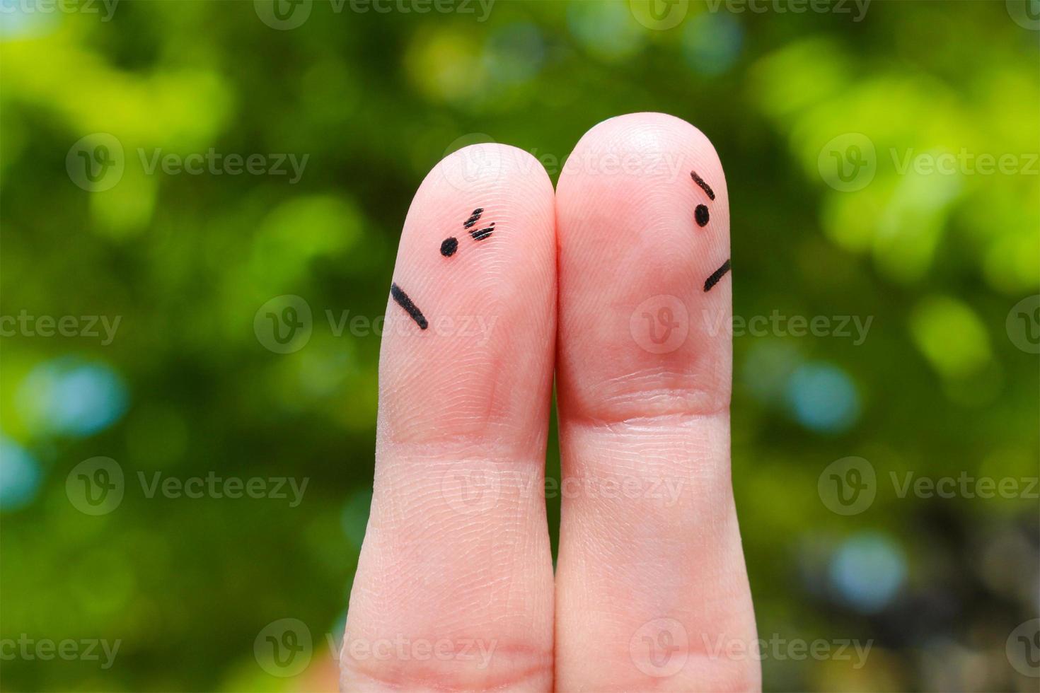 dito arte di coppia. coppia dopo un discussione guardare nel diverso indicazioni. foto