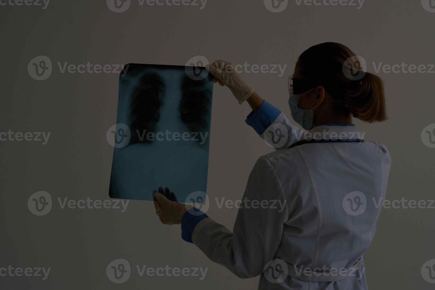 femmina medico raggi x diagnostica trattamento professionale foto