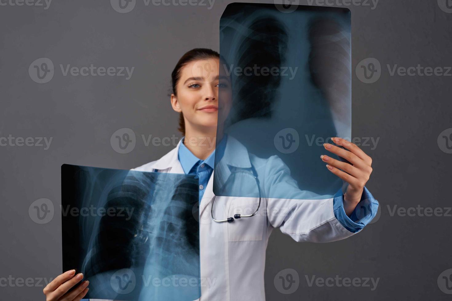 femmina medico bianca cappotto raggi X ricerca ospedale foto