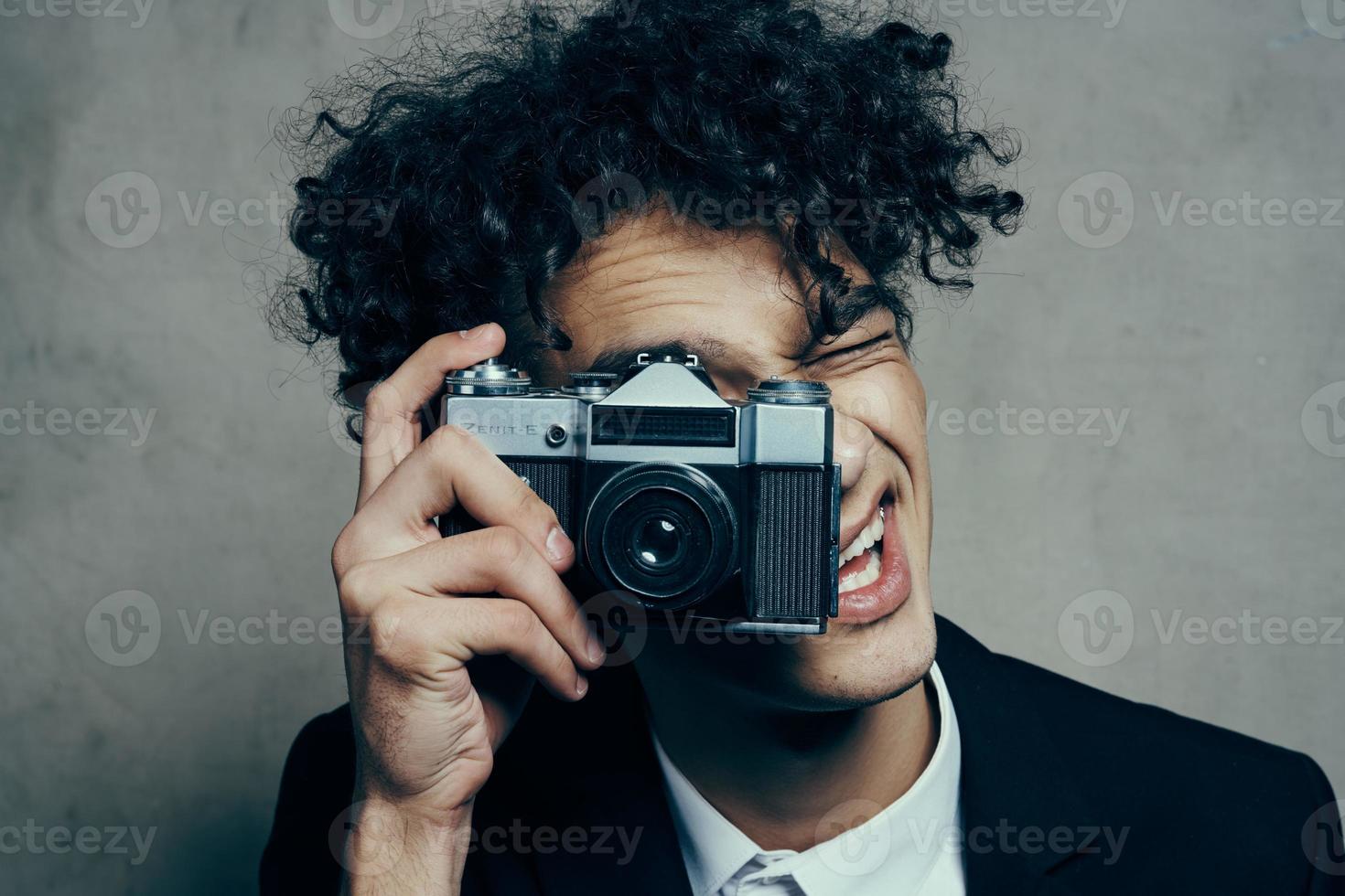 Riccio tipo nuovo tecnologia telecamera studio grigio sfondo foto