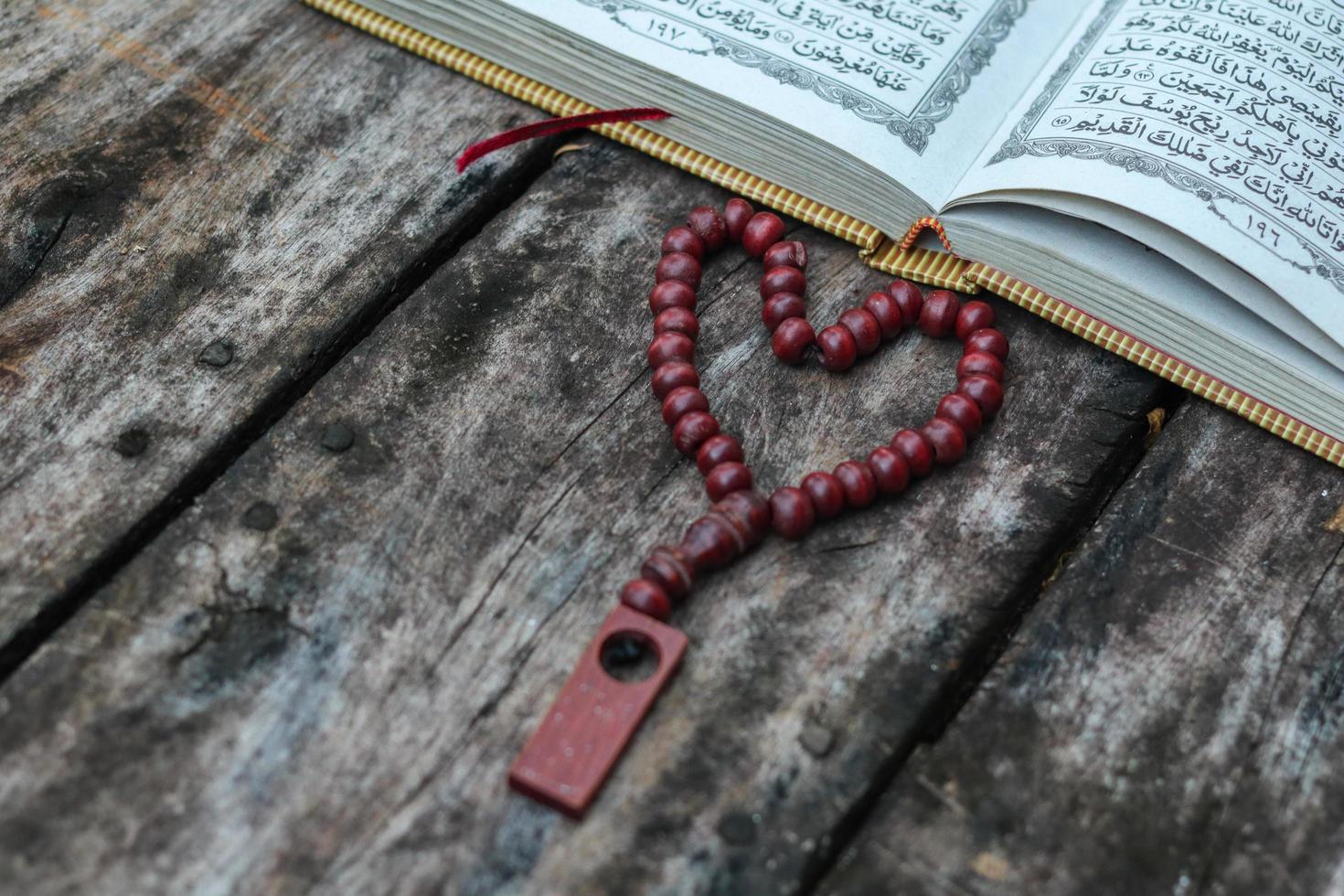 il nobile Corano e tasbih foto