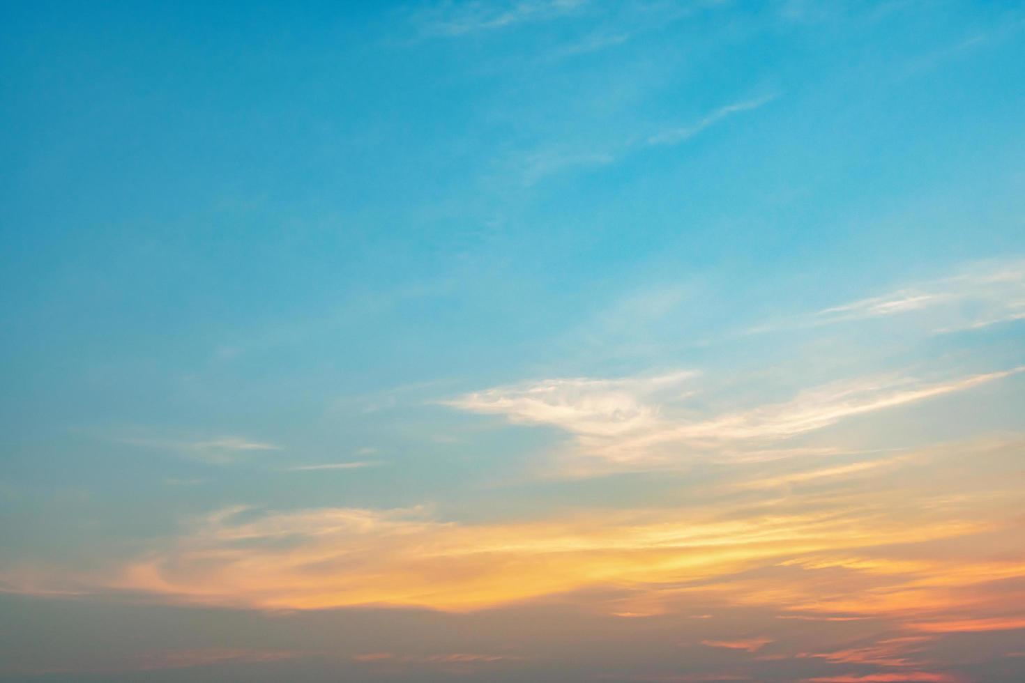 bellissimo cielo tramonto con nube foto