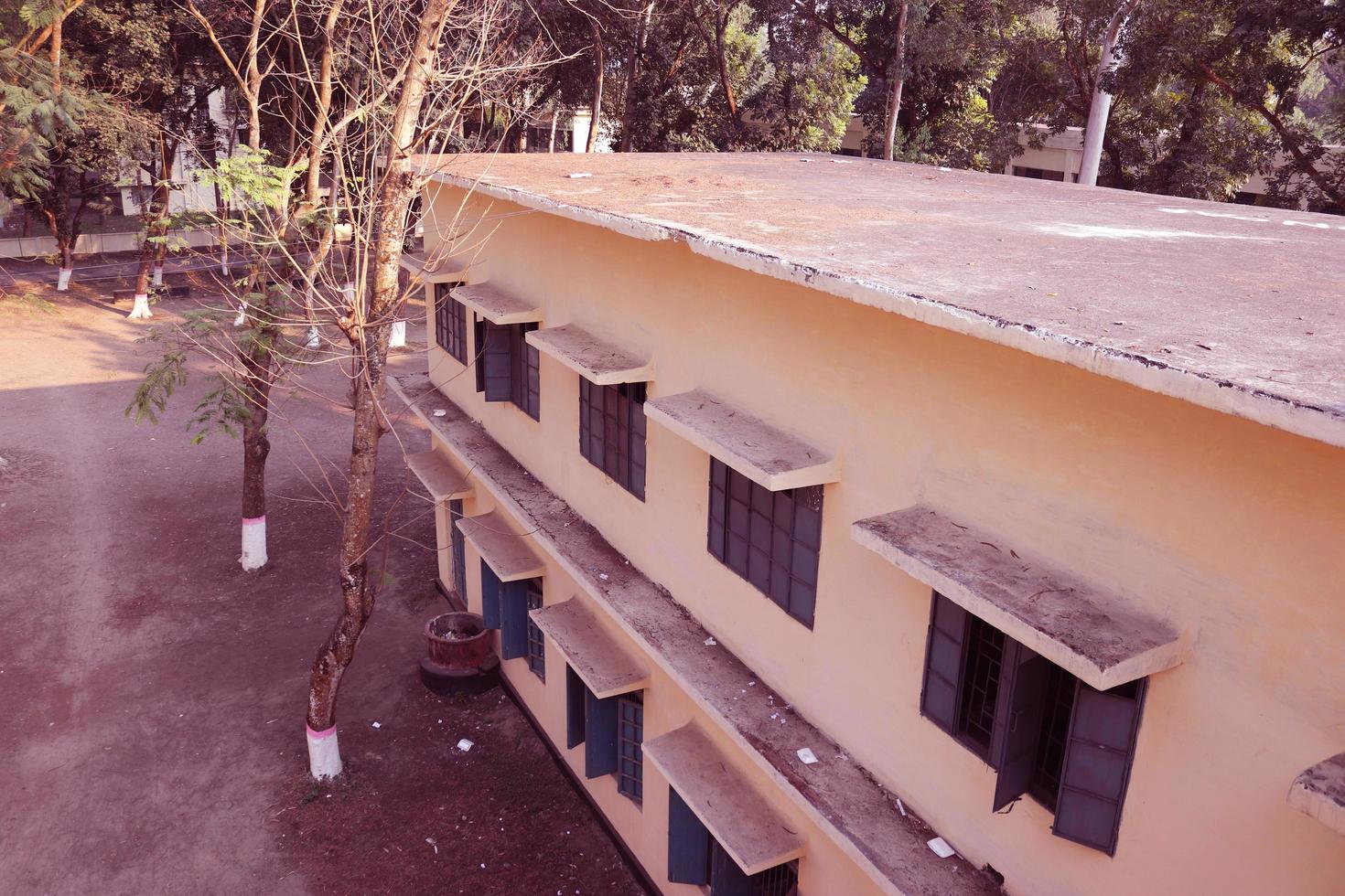 rangpur, bangladesh 2023. tetto Visualizza di un' edificio.bellissimo paesaggio e architettura di carmichele college,rangpur.side Visualizza di un' edificio o piatto.moderno scuola e Università edificio foto