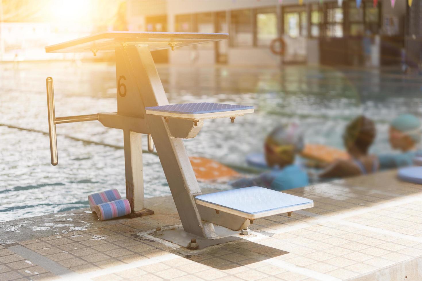 piscina e stand di salto foto