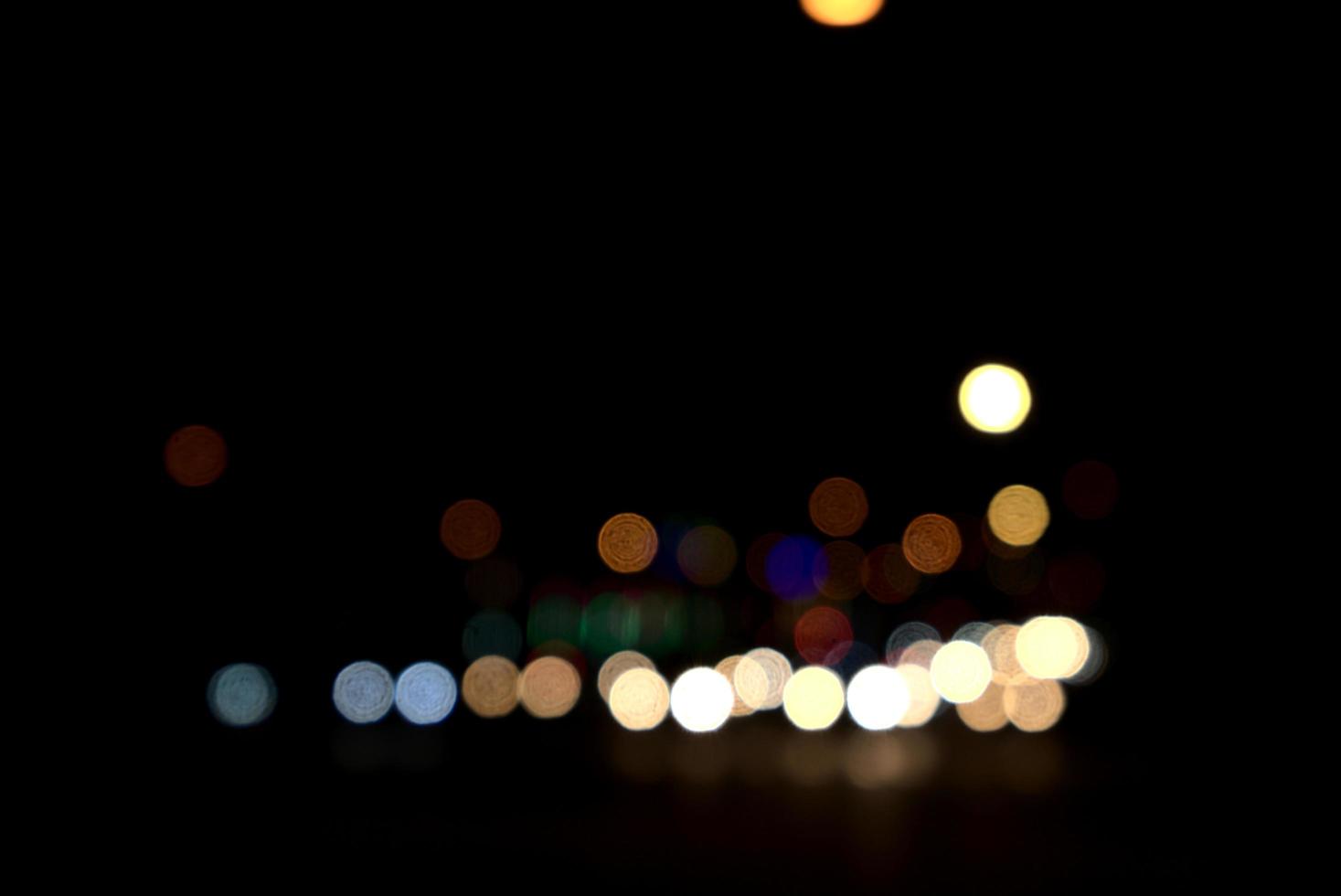 colorato circolare bokeh sfocato combinazione di trasporto notturno foto