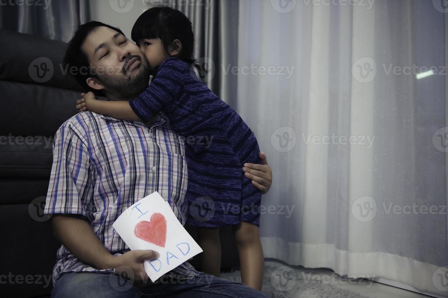 padre giorno concetto, asiatico giovane bello padre e figlia restare a casa insieme foto