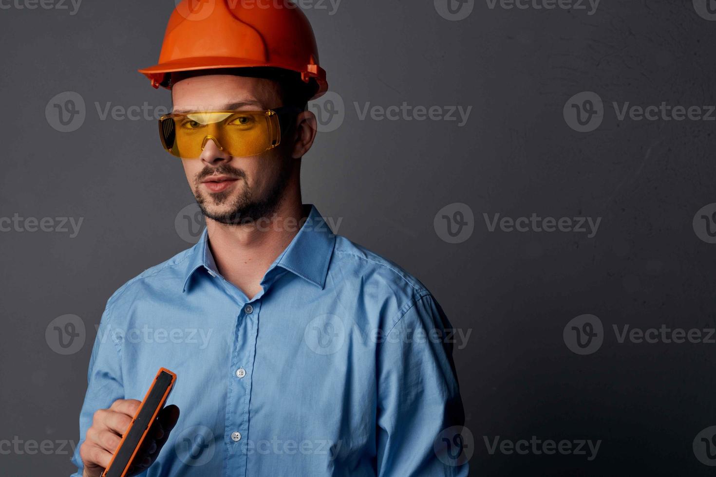 uomo costruttore professionale Lavorando uniforme emozioni foto