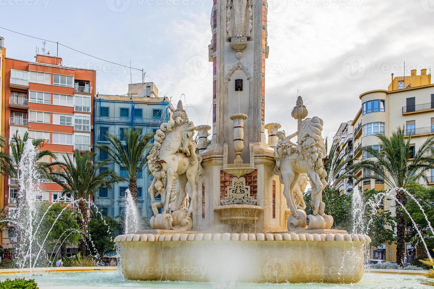luceros piazza nel alicante Spagna su un' caldo estate vacanza giorno foto