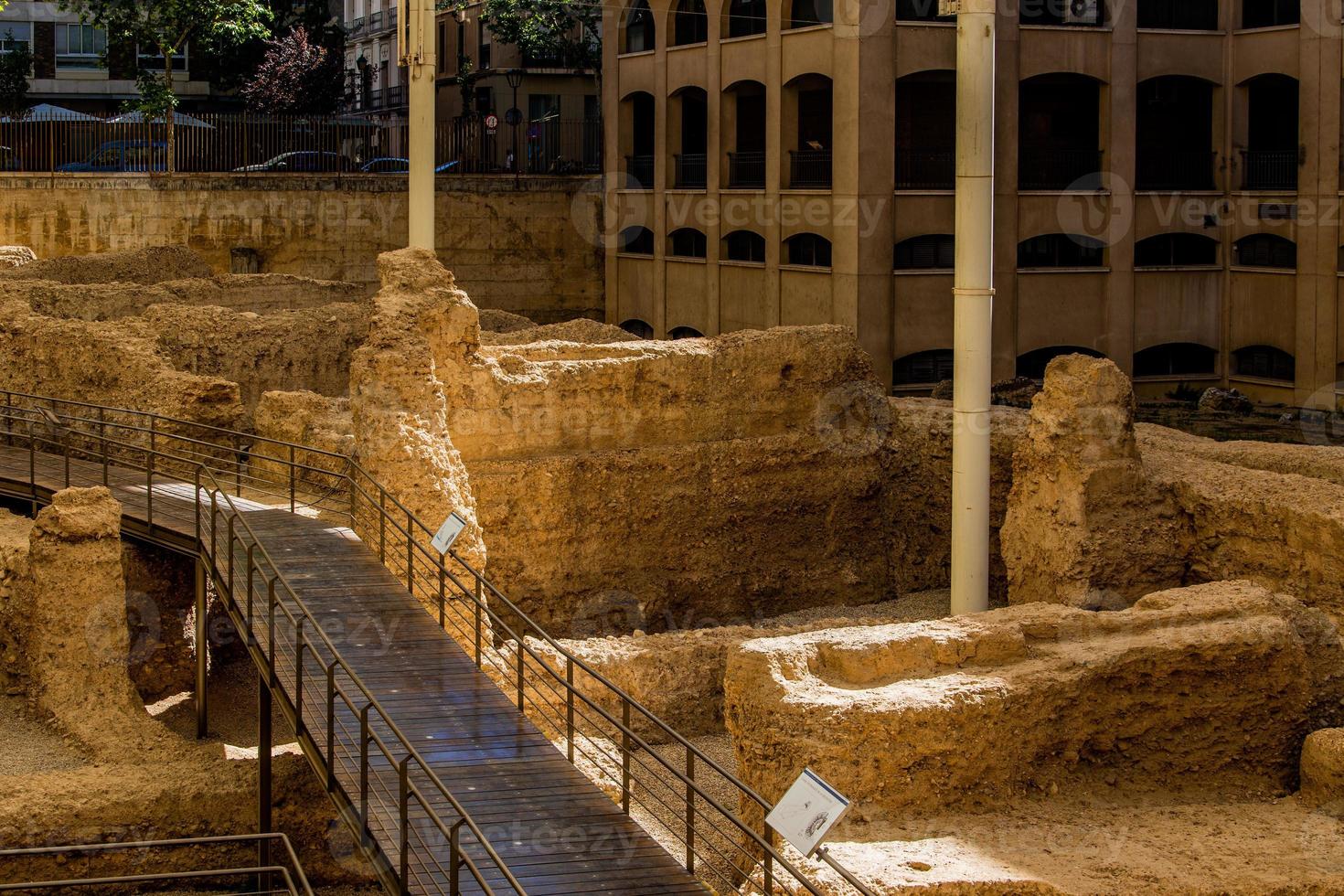 bellissimo rovine di il antico romano anfiteatro nel saragozza Spagna museo del teatro de cesaraugusta foto