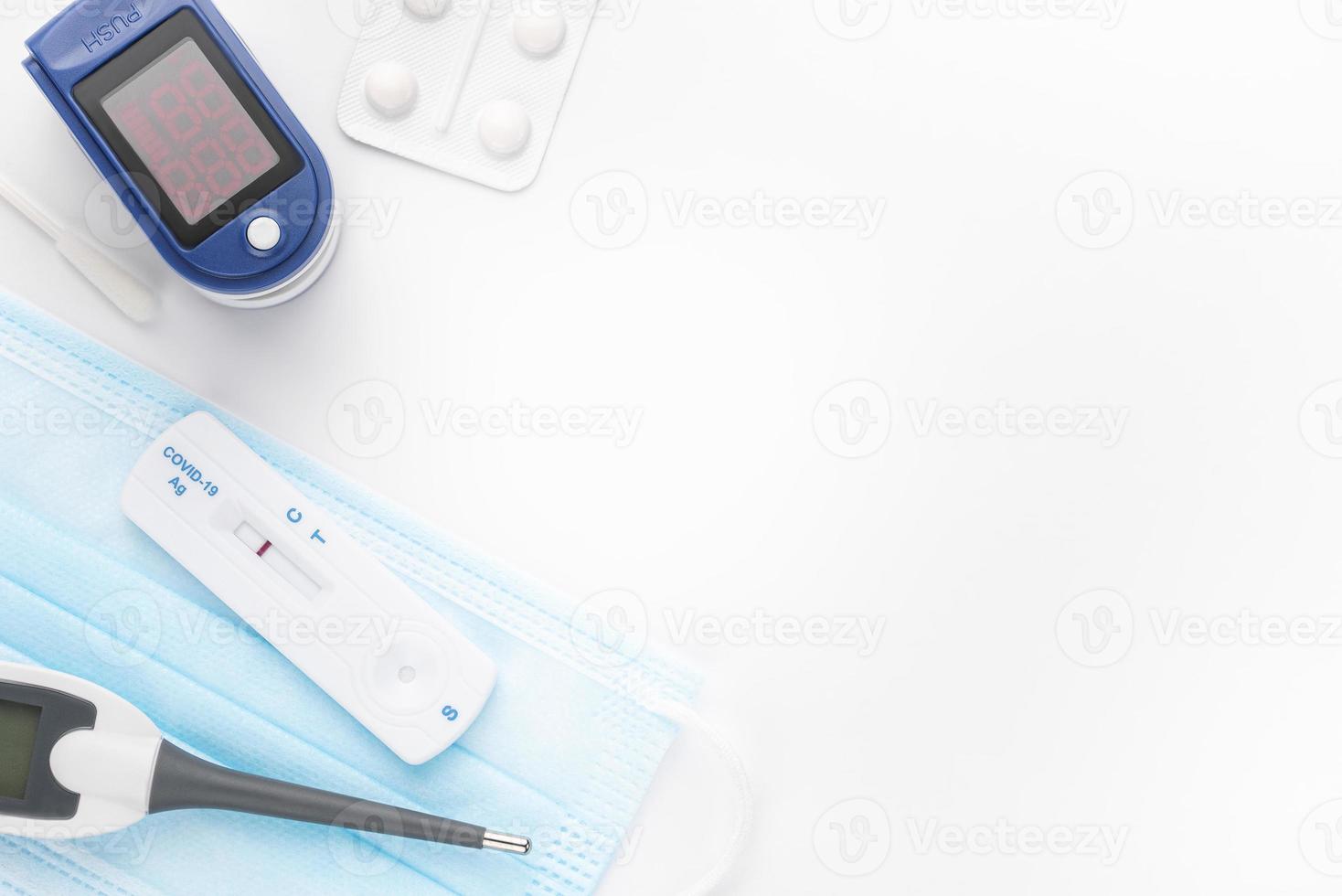 medico kit per il prevenzione e trattamento di coronavirus. foto