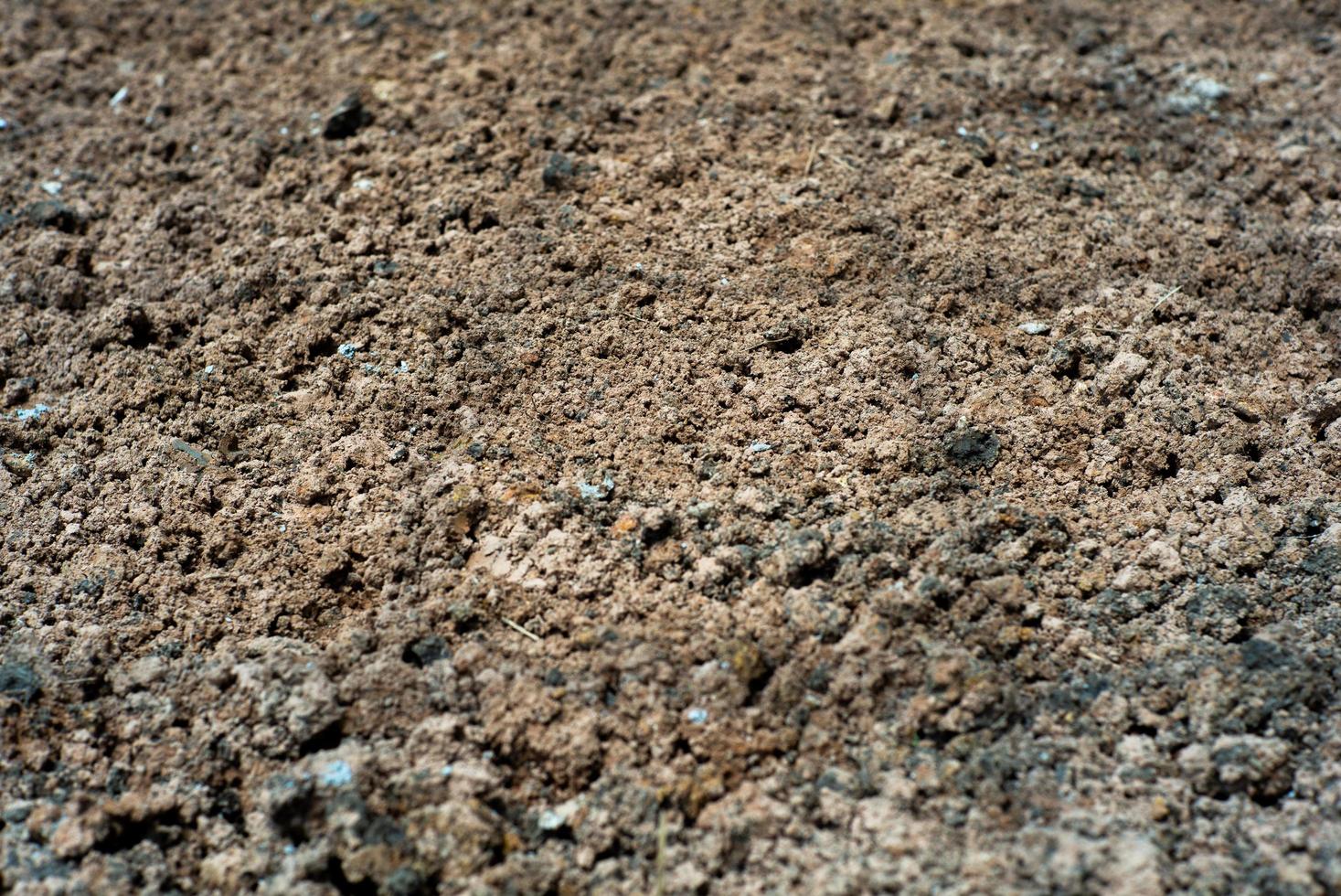 sfondo astratto e la consistenza del suolo con l'ombra della struttura in acciaio sul terreno in cantiere foto