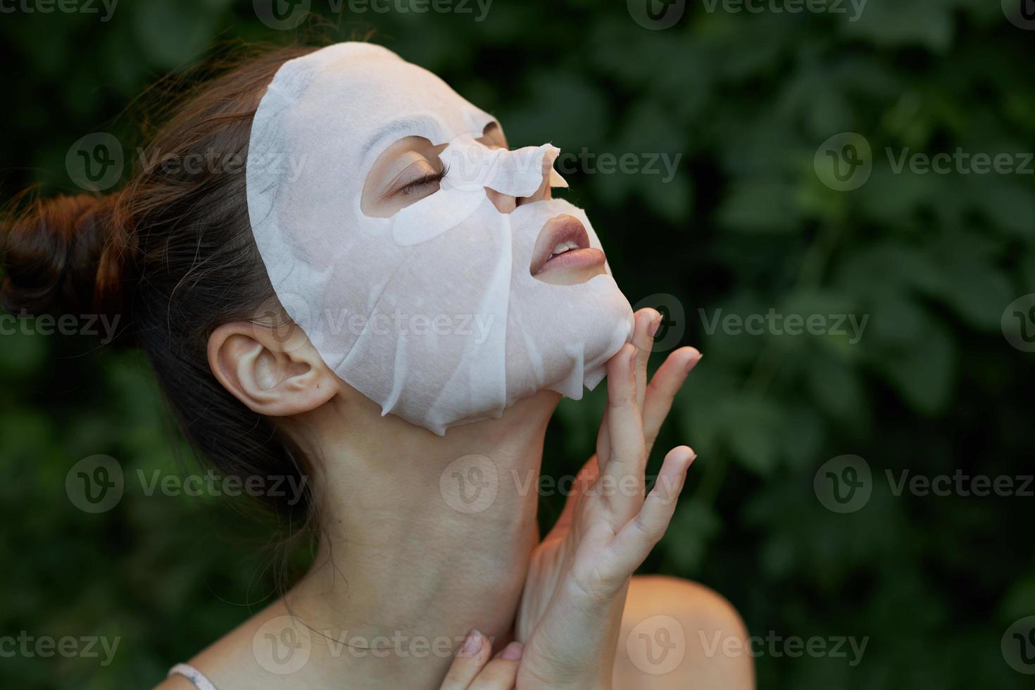 ritratto di un' donna viso maschera chiaro pelle chiuso occhi ringiovanimento foto