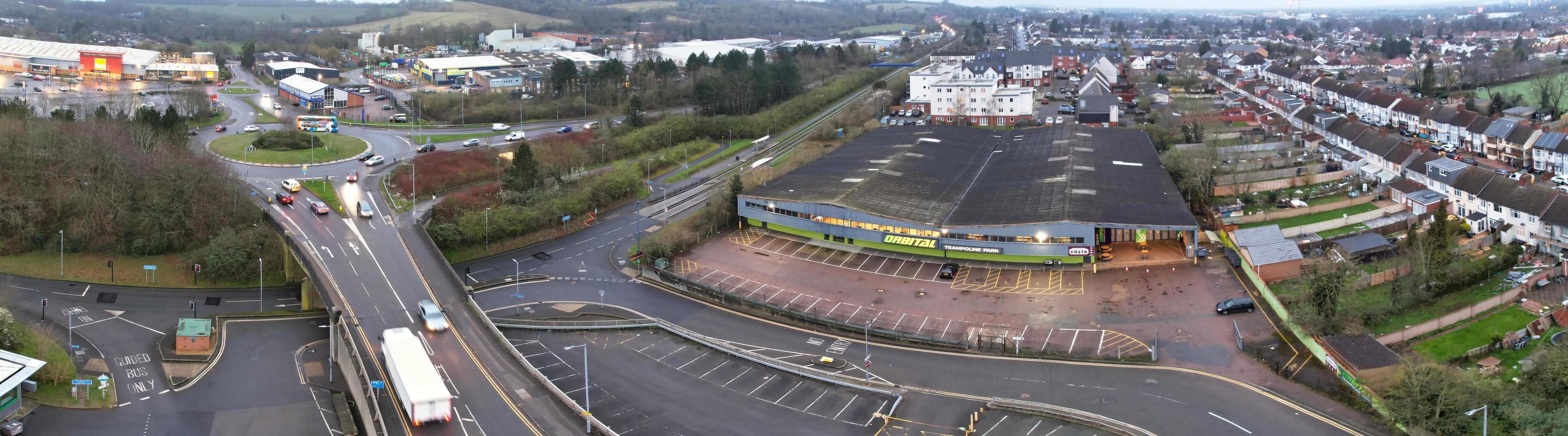 bellissimo Visualizza di luton cittadina di Inghilterra durante nuvoloso tramonto. Immagine era catturato su 29-marzo-2023 a centro di luton città di UK. foto