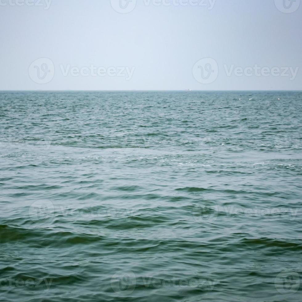 sorprendente Visualizza di arabo mare durante il giorno tempo nel vai, India, oceano Visualizza a partire dal di legno barca foto