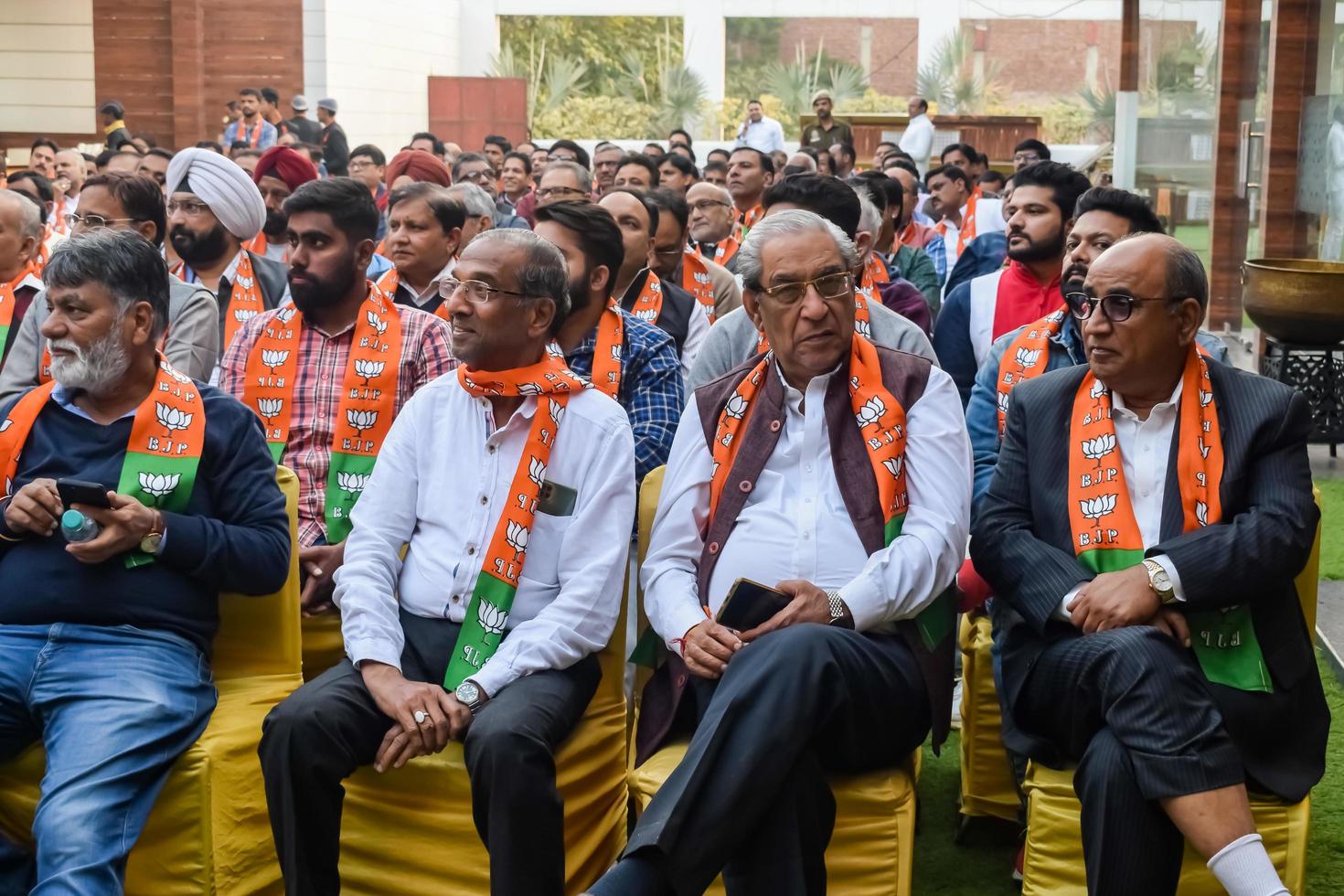 delhi, India, marzo 02 2023 -bhratiya janata festa - bjp sostenitore durante mega strada mostrare nel supporto di bjp candidato pankaj luthara per file nomina documenti avanti di mcd Locale corpo elezioni 2022 foto