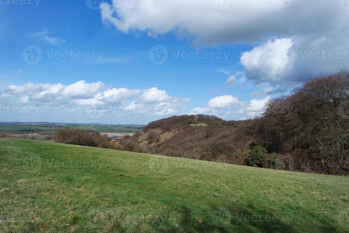 Basso angolo Visualizza di Locale pubblico parco e bellissimo alberi un' chiaro e freddo giorno di 22-marzo-2023 a luton cittadina di Inghilterra UK. foto