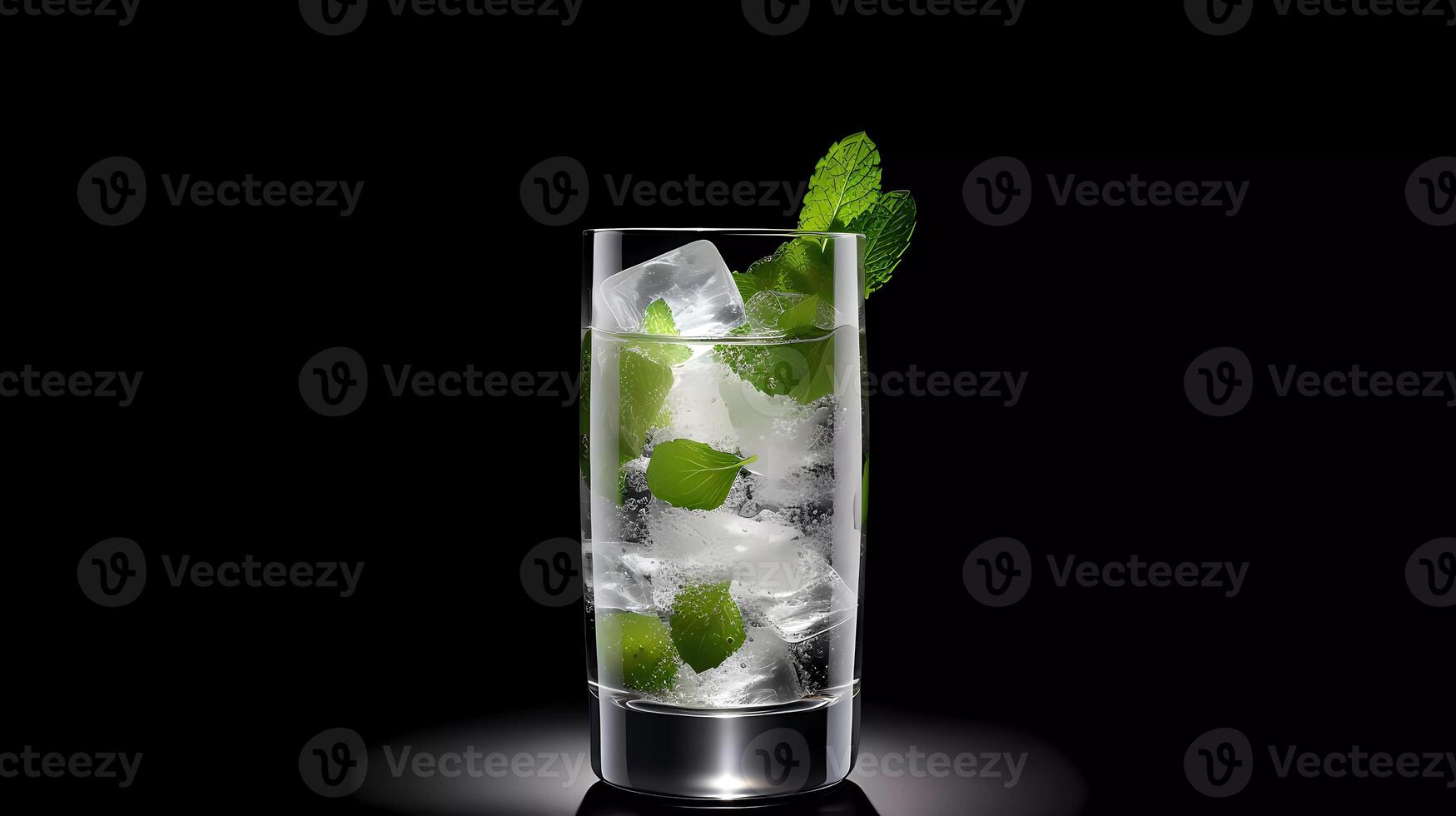 Mojito cocktail su un' tavolo nel estate sbarra, alcool cocktail con Rum, lime, menta, ghiaccio cubi e Marrone zucchero avvicinamento, festa bere. isolato su nero sfondo, selettivo messa a fuoco generativo ai foto