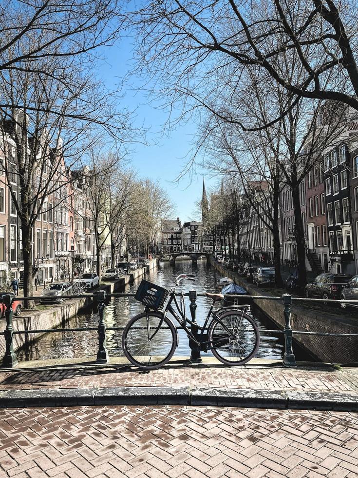il canali e architettura di amsterdam, Olanda. 27 marzo 2023. foto