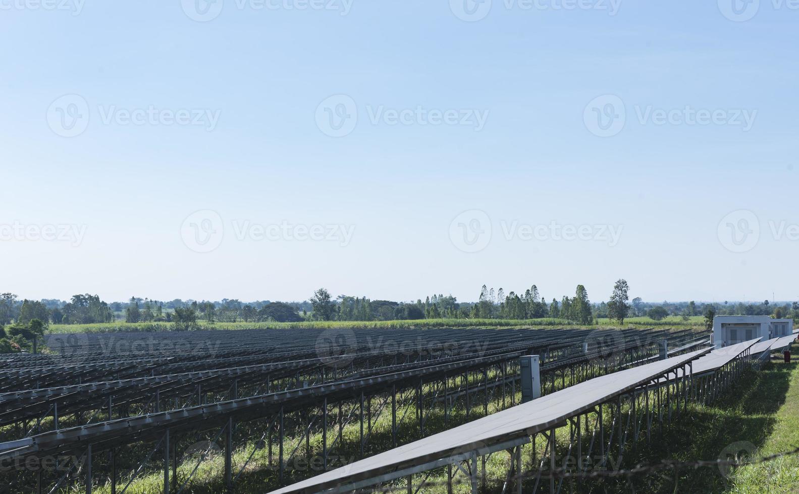 sfondo di fotovoltaico cellula azienda agricola o solare pannelli campo eco amichevole e pulito energia foto