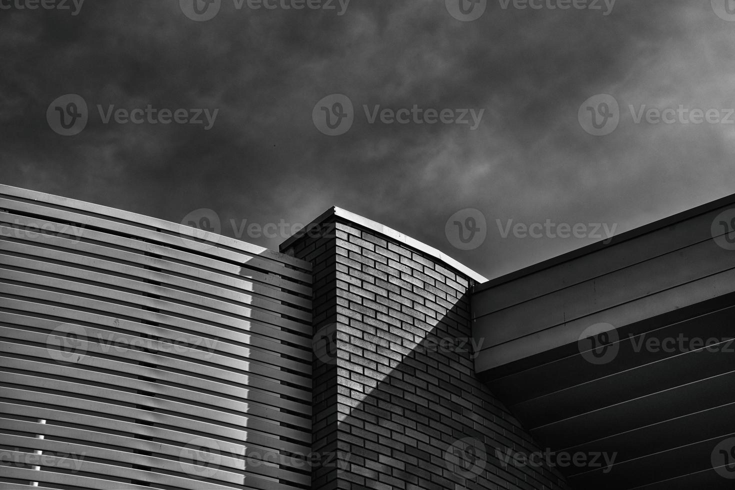 elegante edificio su un' blu cielo sfondo moderno architettura foto