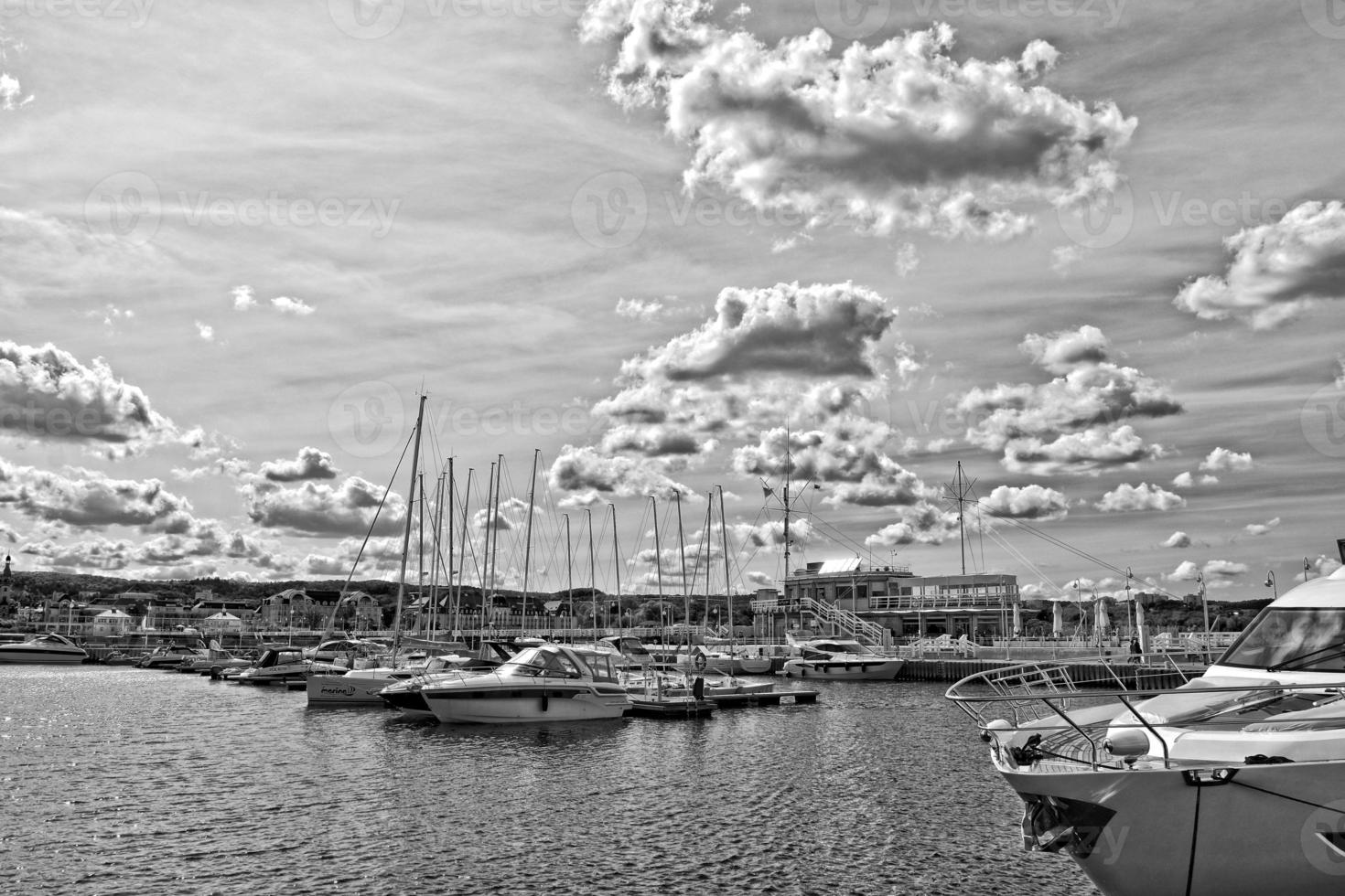 paesaggio con il porta di sopot nel Polonia e yachts su un' caldo primavera giorno, foto