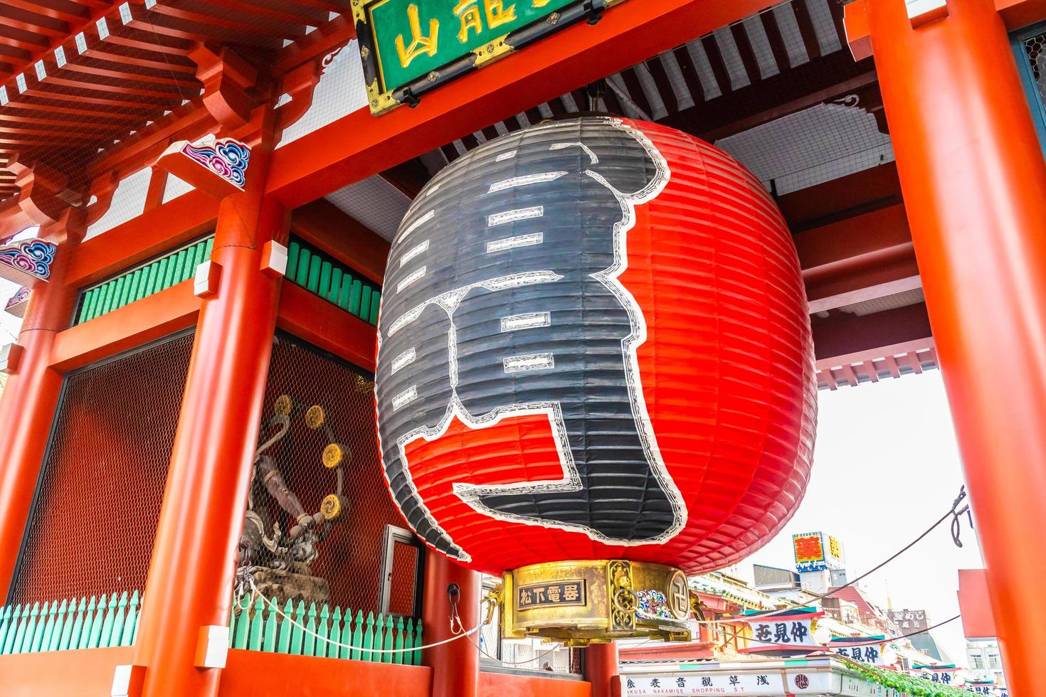 Tempio di sensoji nella zona di asakusa di tokyo, giappone foto