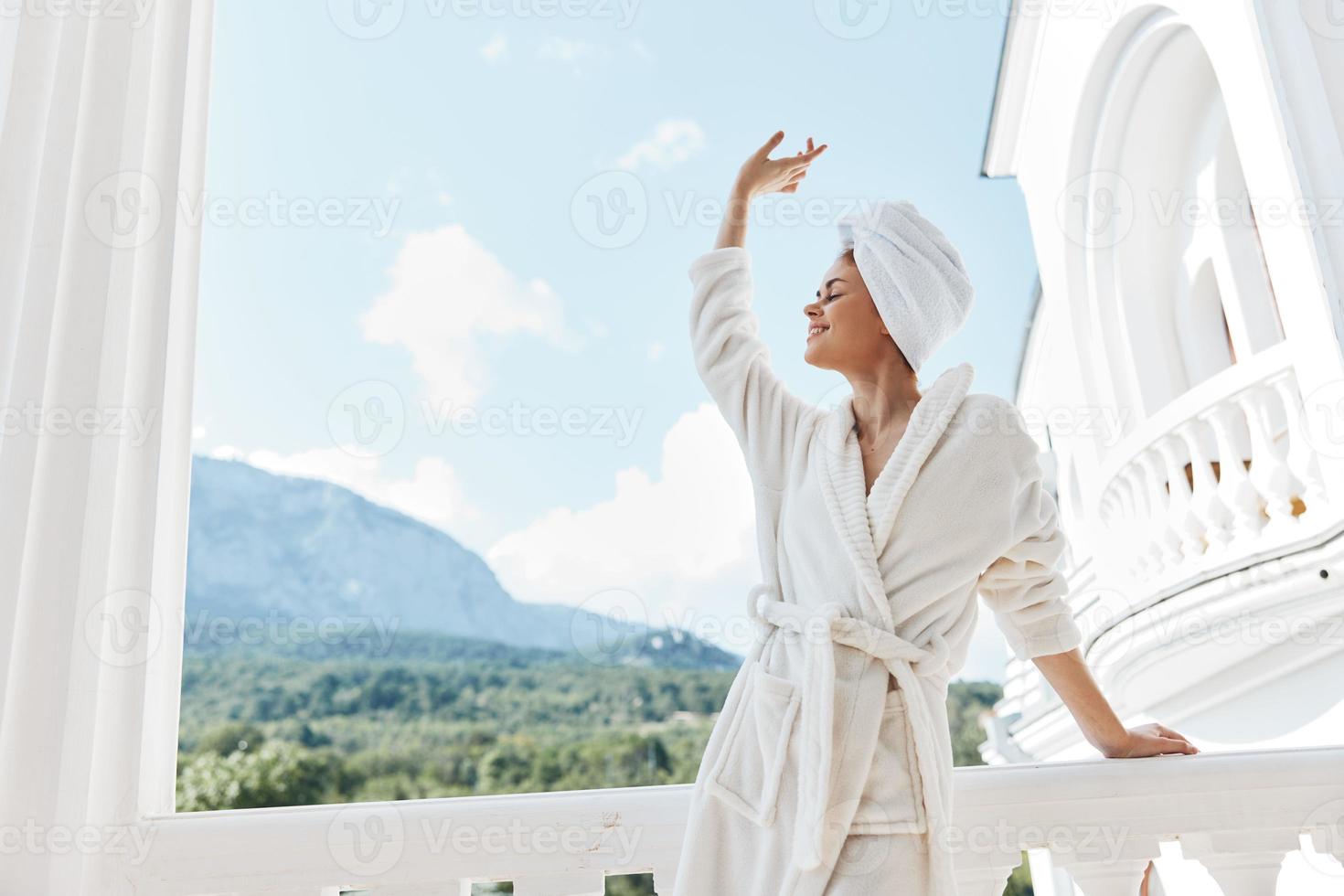 ritratto donna bene umore mattina montagne paesaggio montagna Visualizza foto