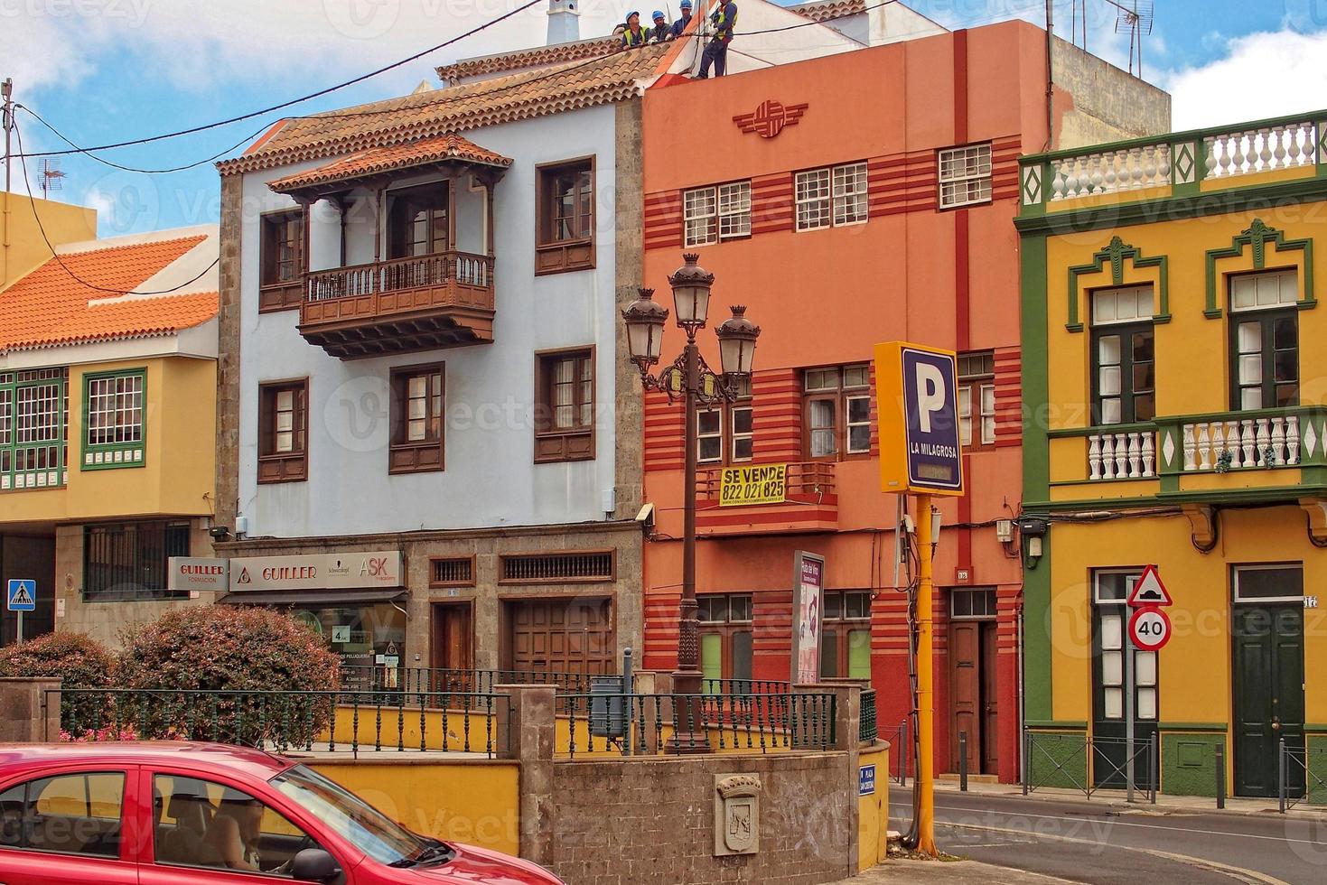 posto paesaggi con vecchio storico case popolari e strade nel il ex capitale di il spagnolo canarino isola tenerife foto