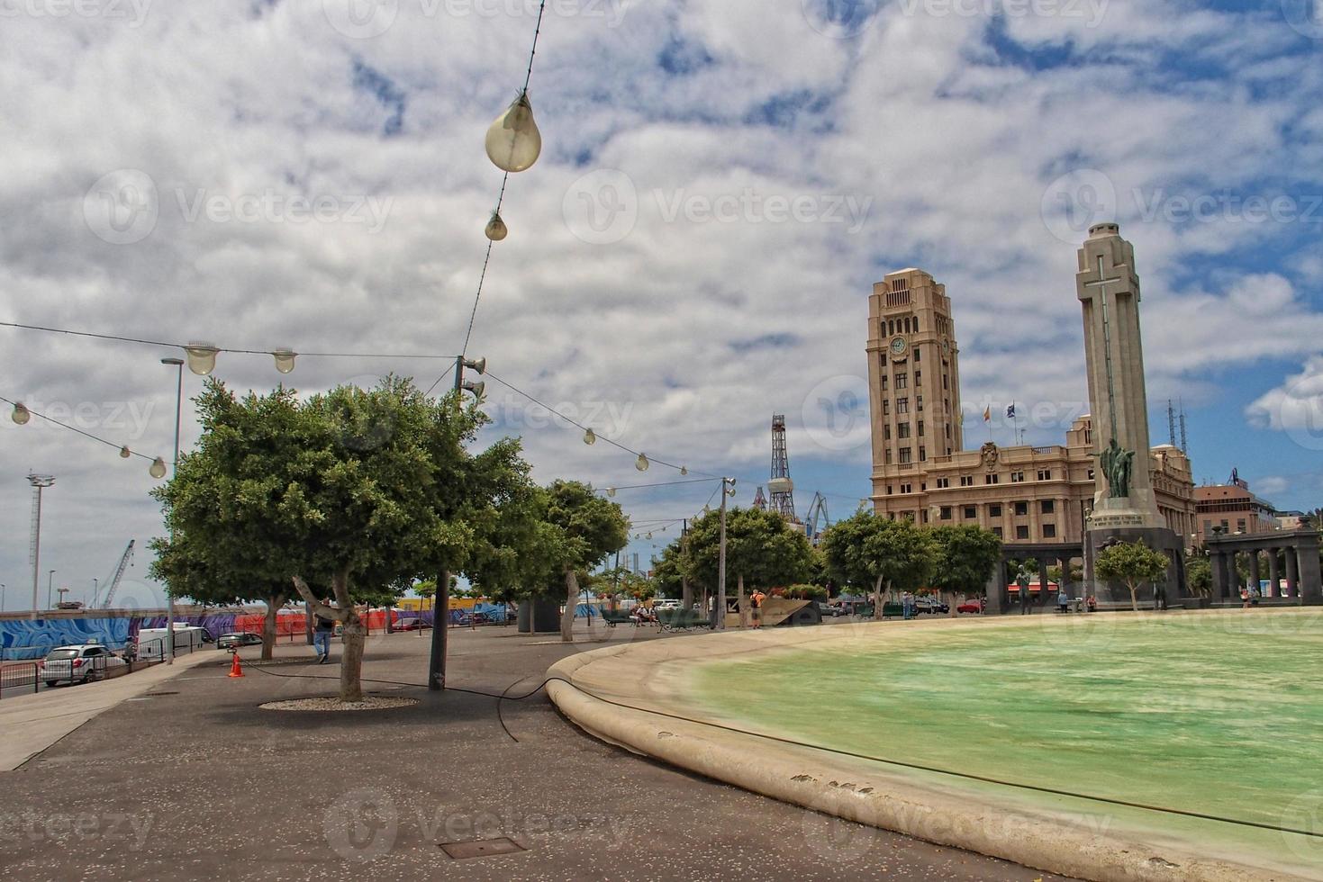 interessante colorato vacanza case nel il strade di il spagnolo città di sanca Cruz nel tenerife foto