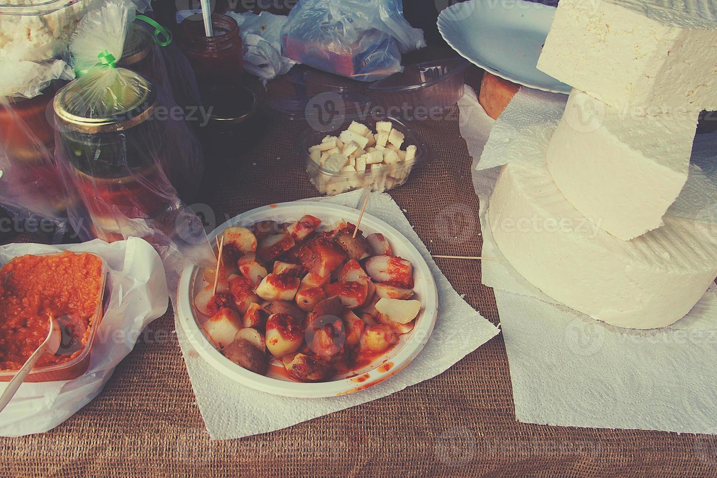 originale fatti in casa salutare regionale conserve e cibo a il mercato su il spagnolo canarino isola di Lanzarote foto