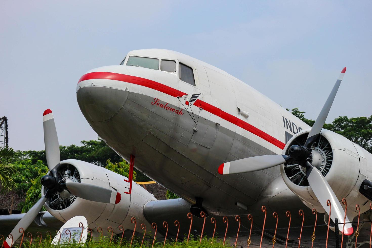 Giacarta, Indonesia nel luglio 2022. dakota ri-001 seulawah è un' trasporto aereo quale è il primo aereo appartenente per il repubblica di Indonesia foto