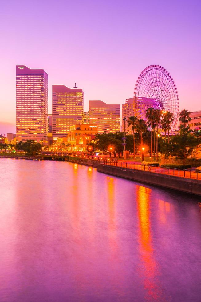 Yokohama skyline della città al crepuscolo, Yokohama, Giappone foto