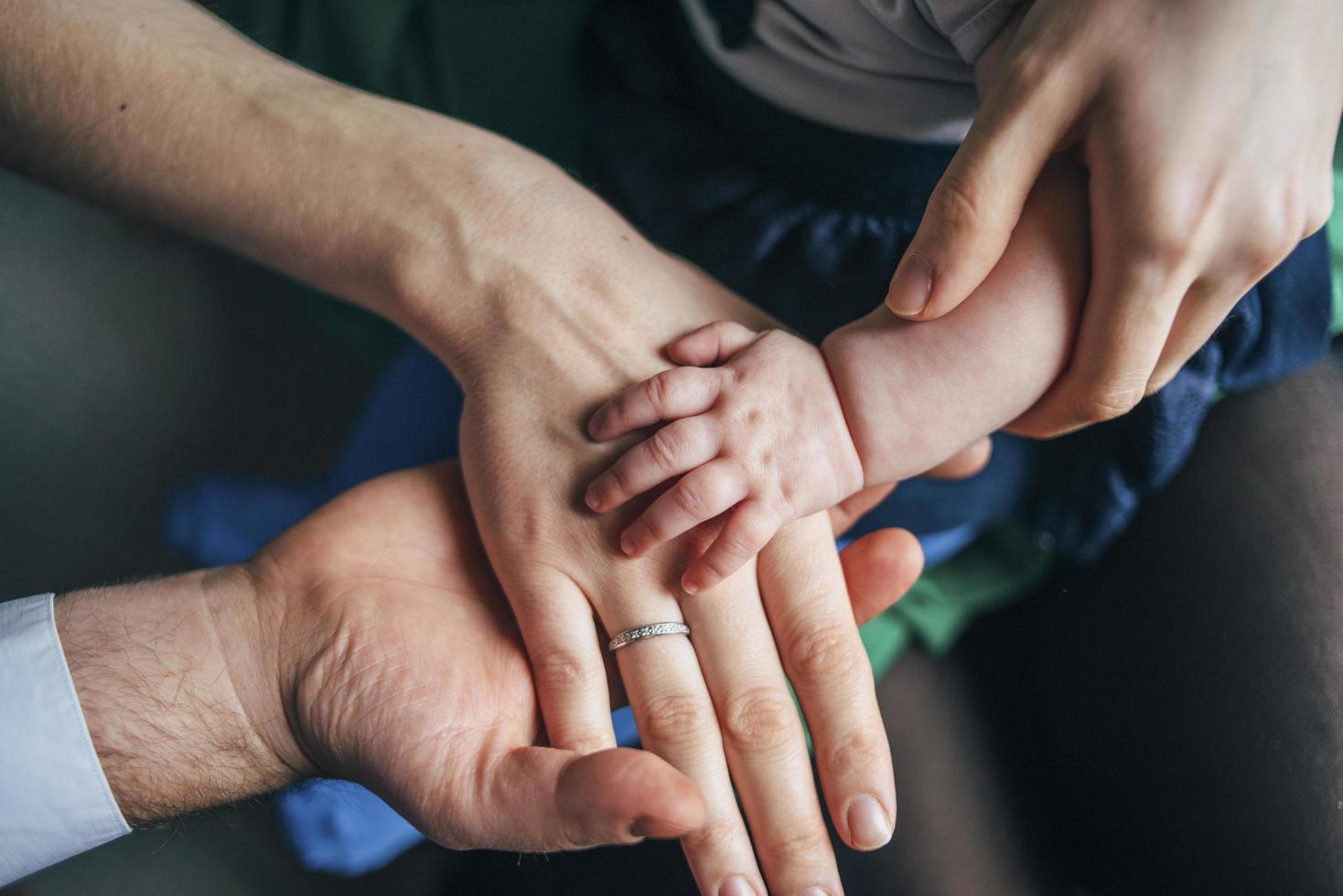 famiglia di tre mani foto