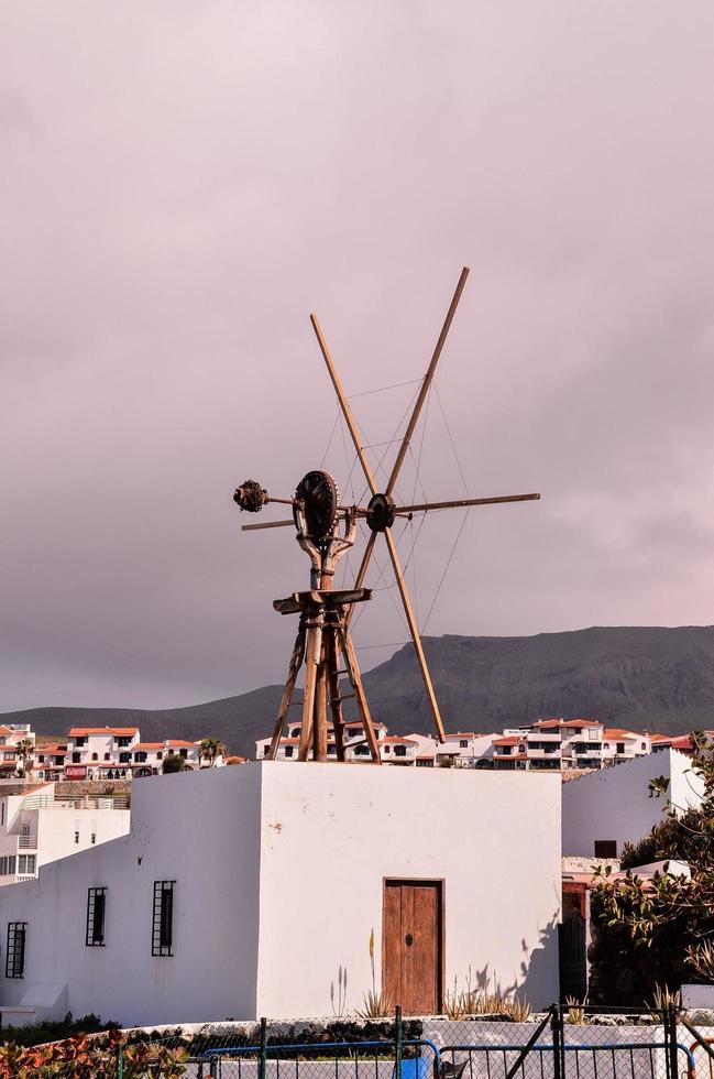 mulino a vento su un' edificio - Spagna 2022 foto